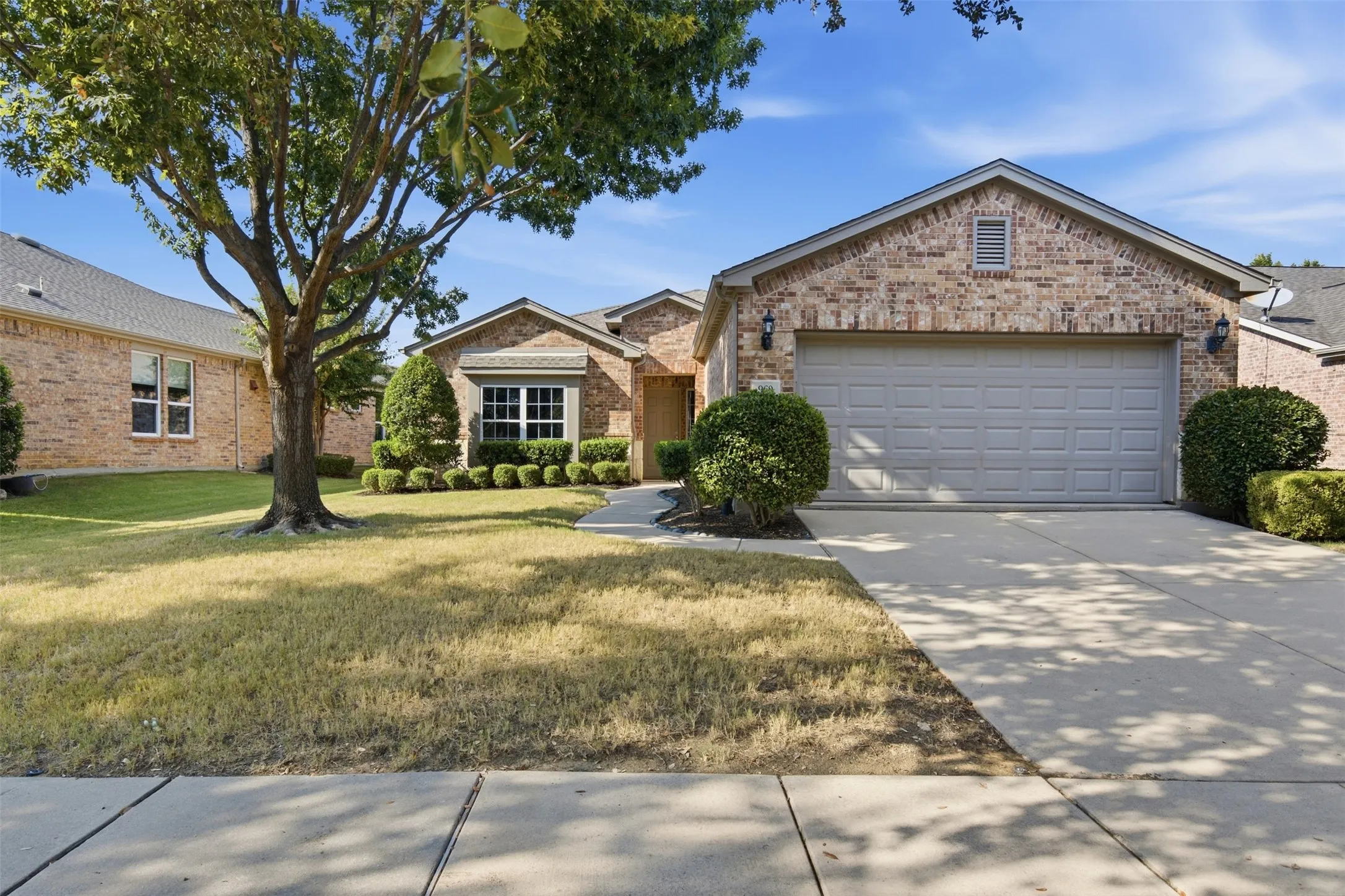 Single Family Residence For Sale in Denton County , 960 Pasatiempo Drive, Frisco, Texas 75036, 3 Bedroom, 2 Bathroom, 2 Garage spaces, 1,614 Sqft, built in 2008, mls#21397457, Real Estate Agent in Frisco, Homes For Sale in Denton county, Homes For Sale in Frisco, Realtor in Frisco Texas, Real Estate Brokerage Independent Realty Texas, Luminita Cordes Realtor