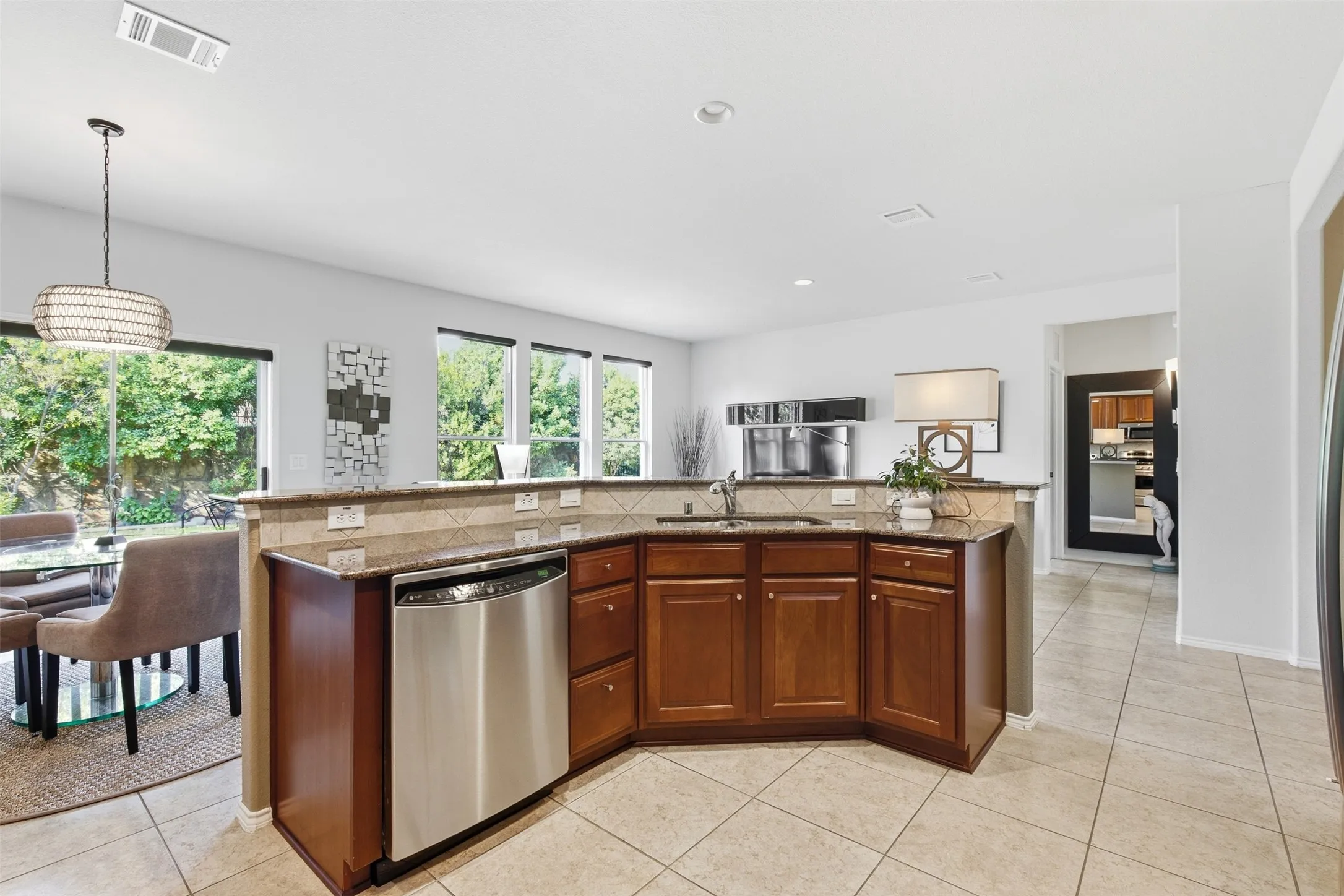 Single Family Residence For Sale in Denton County , 960 Pasatiempo Drive, Frisco, Texas 75036, 3 Bedroom, 2 Bathroom, 2 Garage spaces, 1,614 Sqft, built in 2008, mls#21397457, Real Estate Agent in Frisco, Homes For Sale in Denton county, Homes For Sale in Frisco, Realtor in Frisco Texas, Real Estate Brokerage Independent Realty Texas, Luminita Cordes Realtor