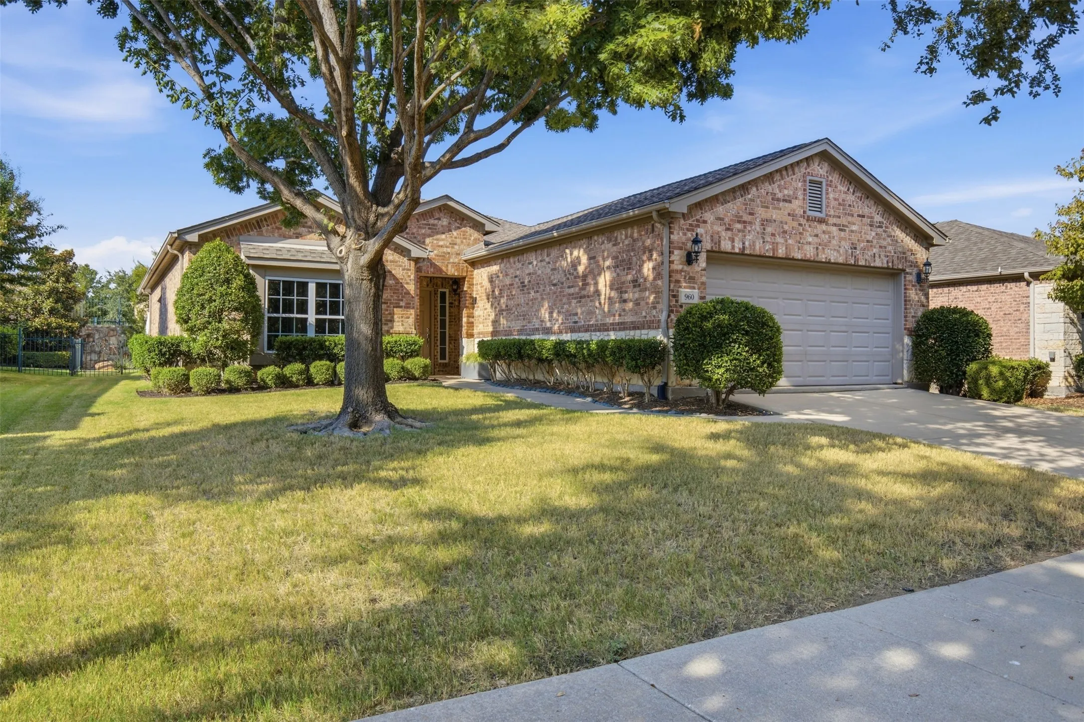 Single Family Residence For Sale in Denton County , 960 Pasatiempo Drive, Frisco, Texas 75036, 3 Bedroom, 2 Bathroom, 2 Garage spaces, 1,614 Sqft, built in 2008, mls#21397457, Real Estate Agent in Frisco, Homes For Sale in Denton county, Homes For Sale in Frisco, Realtor in Frisco Texas, Real Estate Brokerage Independent Realty Texas, Luminita Cordes Realtor