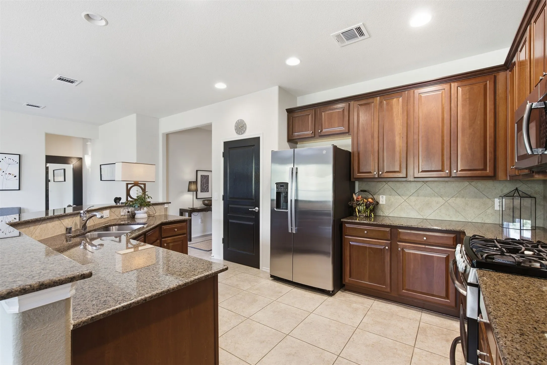 Single Family Residence For Sale in Denton County , 960 Pasatiempo Drive, Frisco, Texas 75036, 3 Bedroom, 2 Bathroom, 2 Garage spaces, 1,614 Sqft, built in 2008, mls#21397457, Real Estate Agent in Frisco, Homes For Sale in Denton county, Homes For Sale in Frisco, Realtor in Frisco Texas, Real Estate Brokerage Independent Realty Texas, Luminita Cordes Realtor