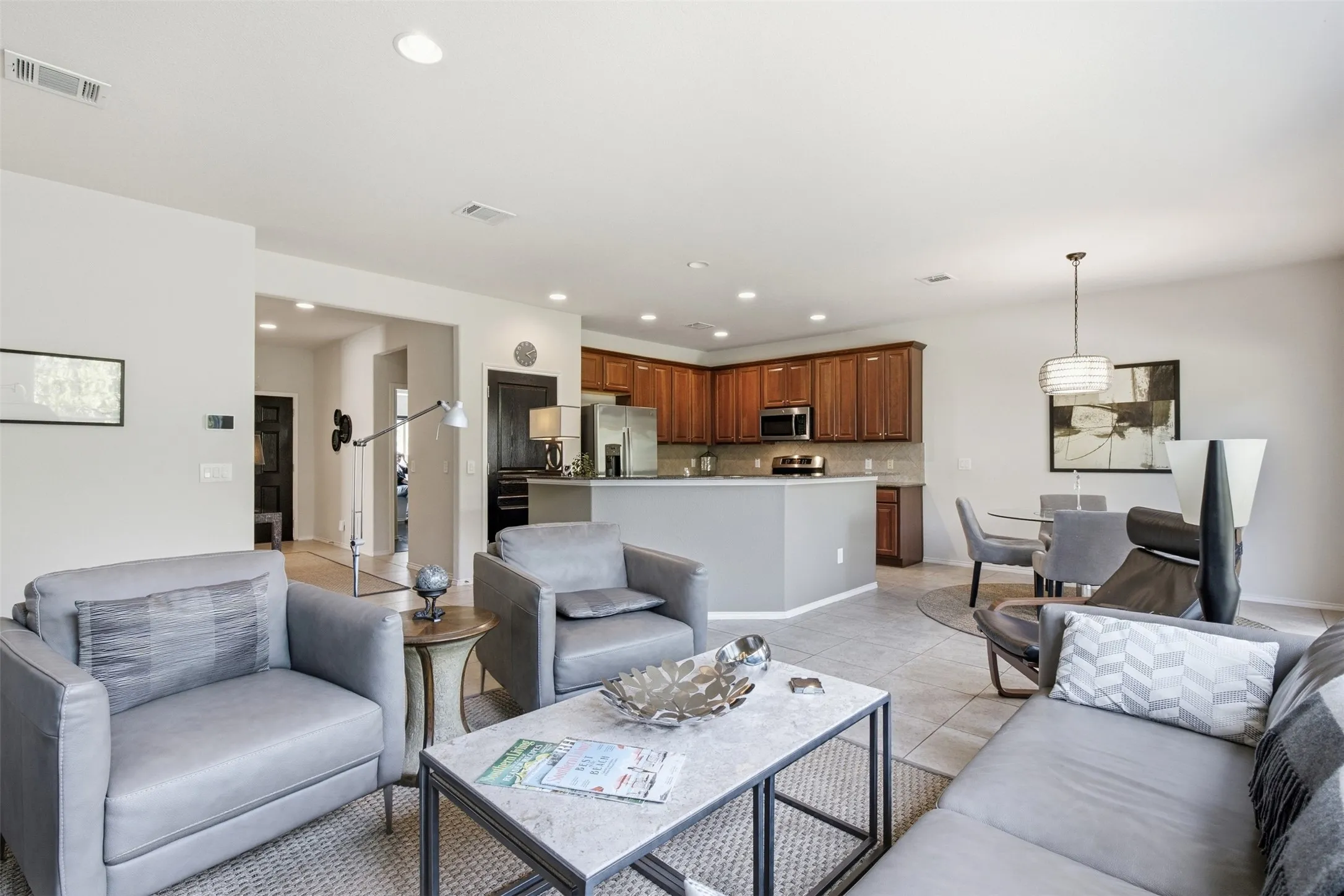 Single Family Residence For Sale in Denton County , 960 Pasatiempo Drive, Frisco, Texas 75036, 3 Bedroom, 2 Bathroom, 2 Garage spaces, 1,614 Sqft, built in 2008, mls#21397457, Real Estate Agent in Frisco, Homes For Sale in Denton county, Homes For Sale in Frisco, Realtor in Frisco Texas, Real Estate Brokerage Independent Realty Texas, Luminita Cordes Realtor