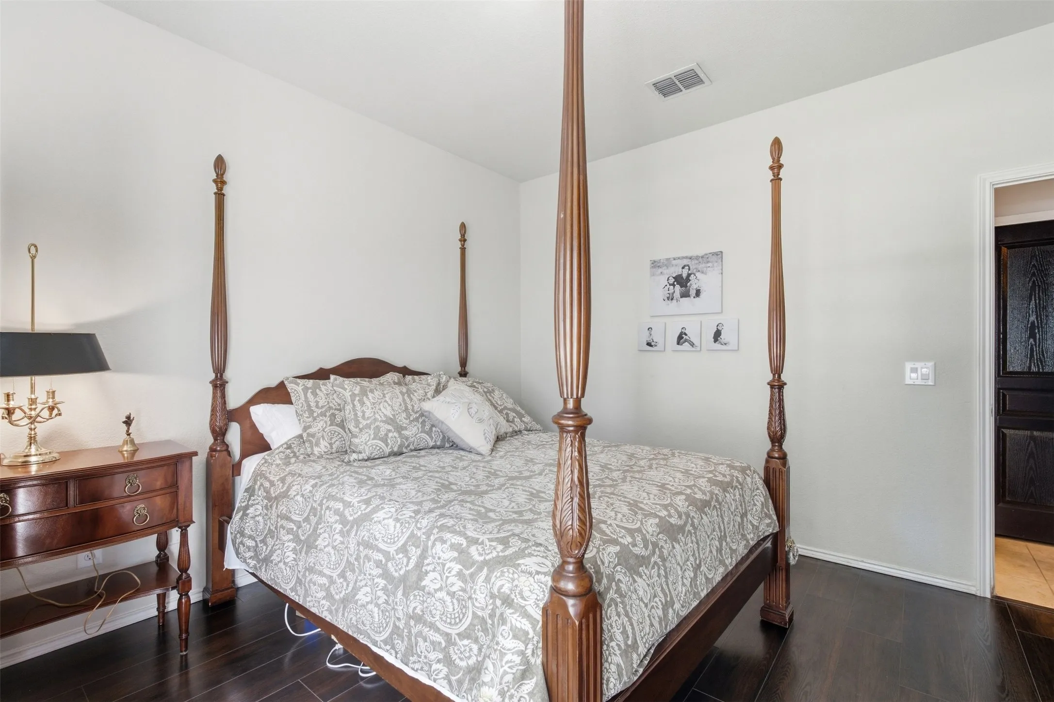 Single Family Residence For Sale in Denton County , 960 Pasatiempo Drive, Frisco, Texas 75036, 3 Bedroom, 2 Bathroom, 2 Garage spaces, 1,614 Sqft, built in 2008, mls#21397457, Real Estate Agent in Frisco, Homes For Sale in Denton county, Homes For Sale in Frisco, Realtor in Frisco Texas, Real Estate Brokerage Independent Realty Texas, Luminita Cordes Realtor