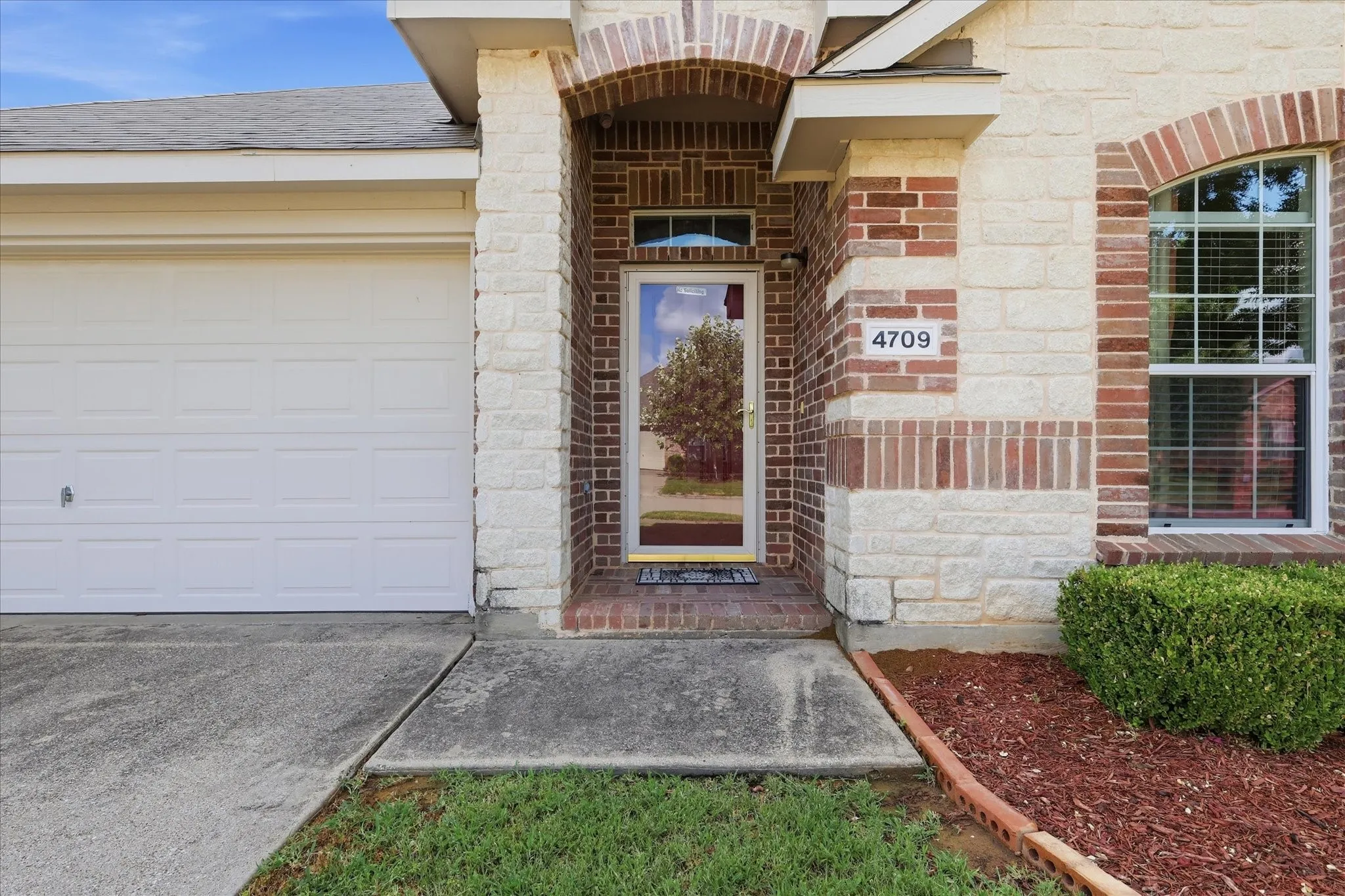 Single Family Residence For Rent in Denton County , 4709 Redbud Drive, Denton, Texas 76208, 4 Bedroom, 2 Bathroom, 2 Garage spaces, 1,738 Sqft, built in 2008, mls#21393856, Real Estate Agent in Denton, Homes For Rent in Denton county, Homes For Rent in Denton, Realtor in Denton Texas, Real Estate Brokerage Independent Realty Texas, Luminita Cordes Realtor