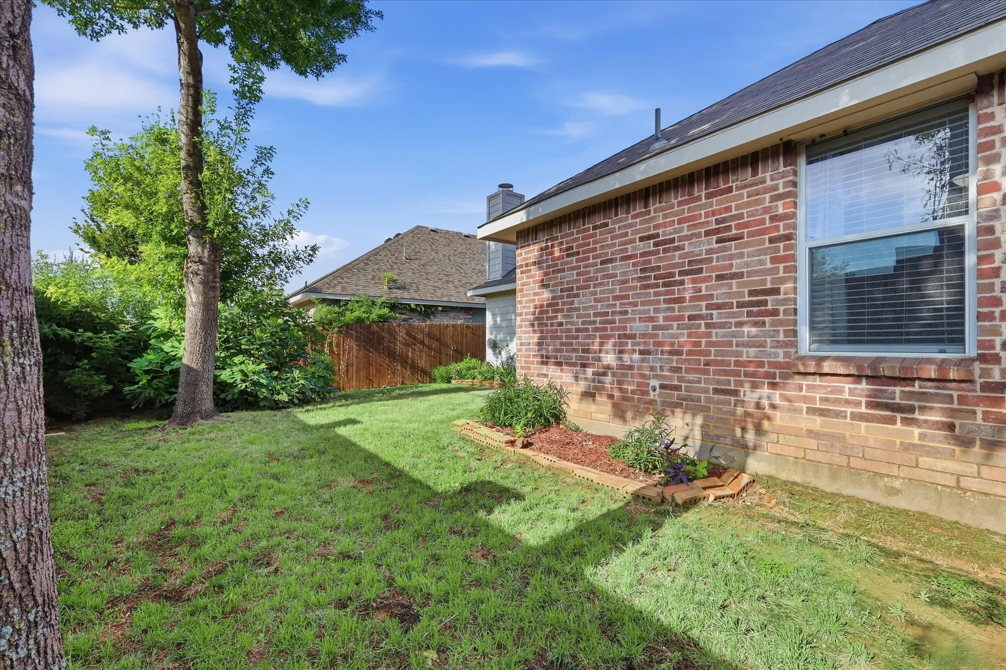 Single Family Residence For Rent in Denton County , 4709 Redbud Drive, Denton, Texas 76208, 4 Bedroom, 2 Bathroom, 2 Garage spaces, 1,738 Sqft, built in 2008, mls#21393856, Real Estate Agent in Denton, Homes For Rent in Denton county, Homes For Rent in Denton, Realtor in Denton Texas, Real Estate Brokerage Independent Realty Texas, Luminita Cordes Realtor