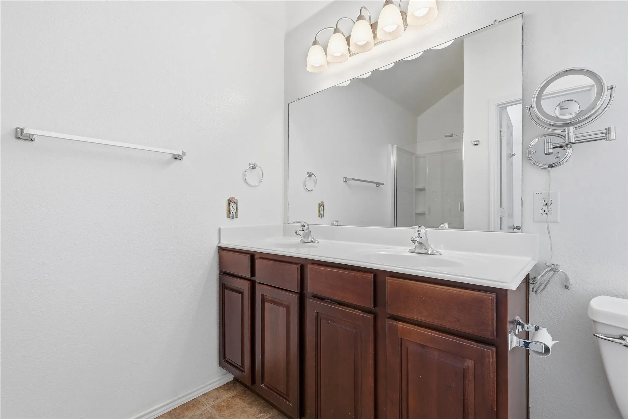 Single Family Residence For Rent in Denton County , 4709 Redbud Drive, Denton, Texas 76208, 4 Bedroom, 2 Bathroom, 2 Garage spaces, 1,738 Sqft, built in 2008, mls#21393856, Real Estate Agent in Denton, Homes For Rent in Denton county, Homes For Rent in Denton, Realtor in Denton Texas, Real Estate Brokerage Independent Realty Texas, Luminita Cordes Realtor