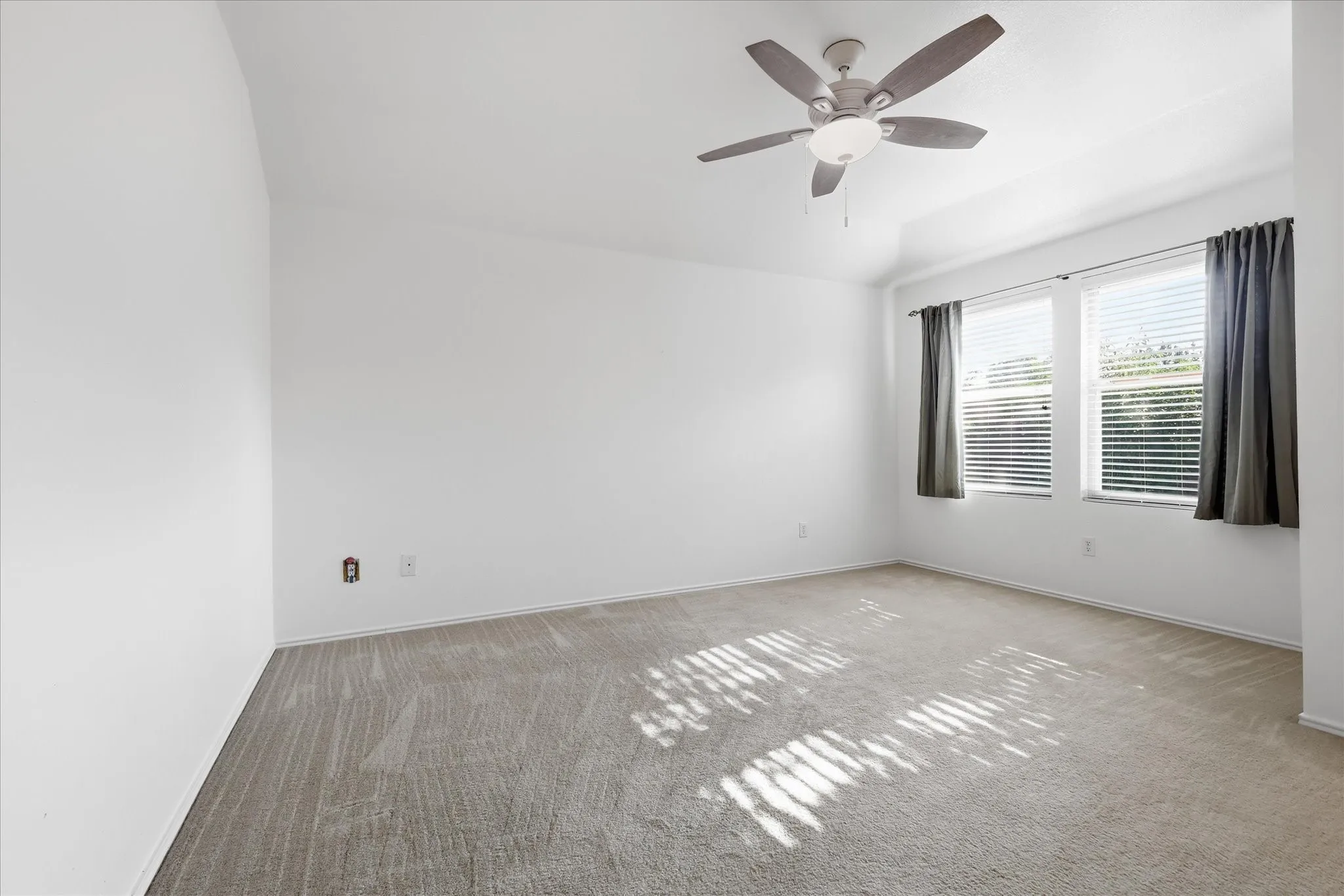 Single Family Residence For Rent in Denton County , 4709 Redbud Drive, Denton, Texas 76208, 4 Bedroom, 2 Bathroom, 2 Garage spaces, 1,738 Sqft, built in 2008, mls#21393856, Real Estate Agent in Denton, Homes For Rent in Denton county, Homes For Rent in Denton, Realtor in Denton Texas, Real Estate Brokerage Independent Realty Texas, Luminita Cordes Realtor
