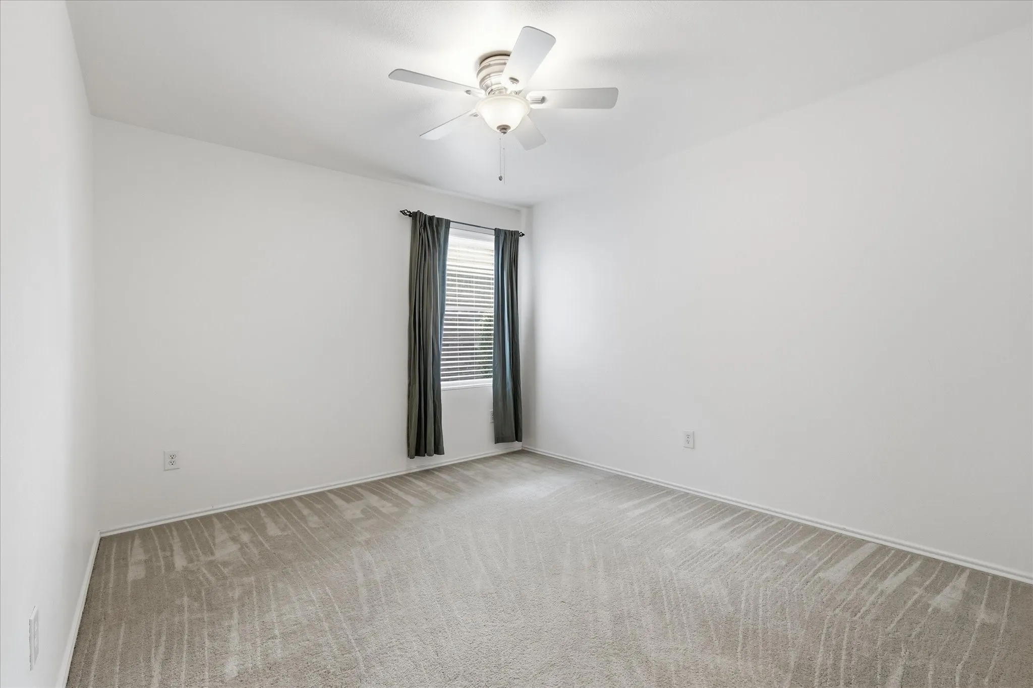 Single Family Residence For Rent in Denton County , 4709 Redbud Drive, Denton, Texas 76208, 4 Bedroom, 2 Bathroom, 2 Garage spaces, 1,738 Sqft, built in 2008, mls#21393856, Real Estate Agent in Denton, Homes For Rent in Denton county, Homes For Rent in Denton, Realtor in Denton Texas, Real Estate Brokerage Independent Realty Texas, Luminita Cordes Realtor
