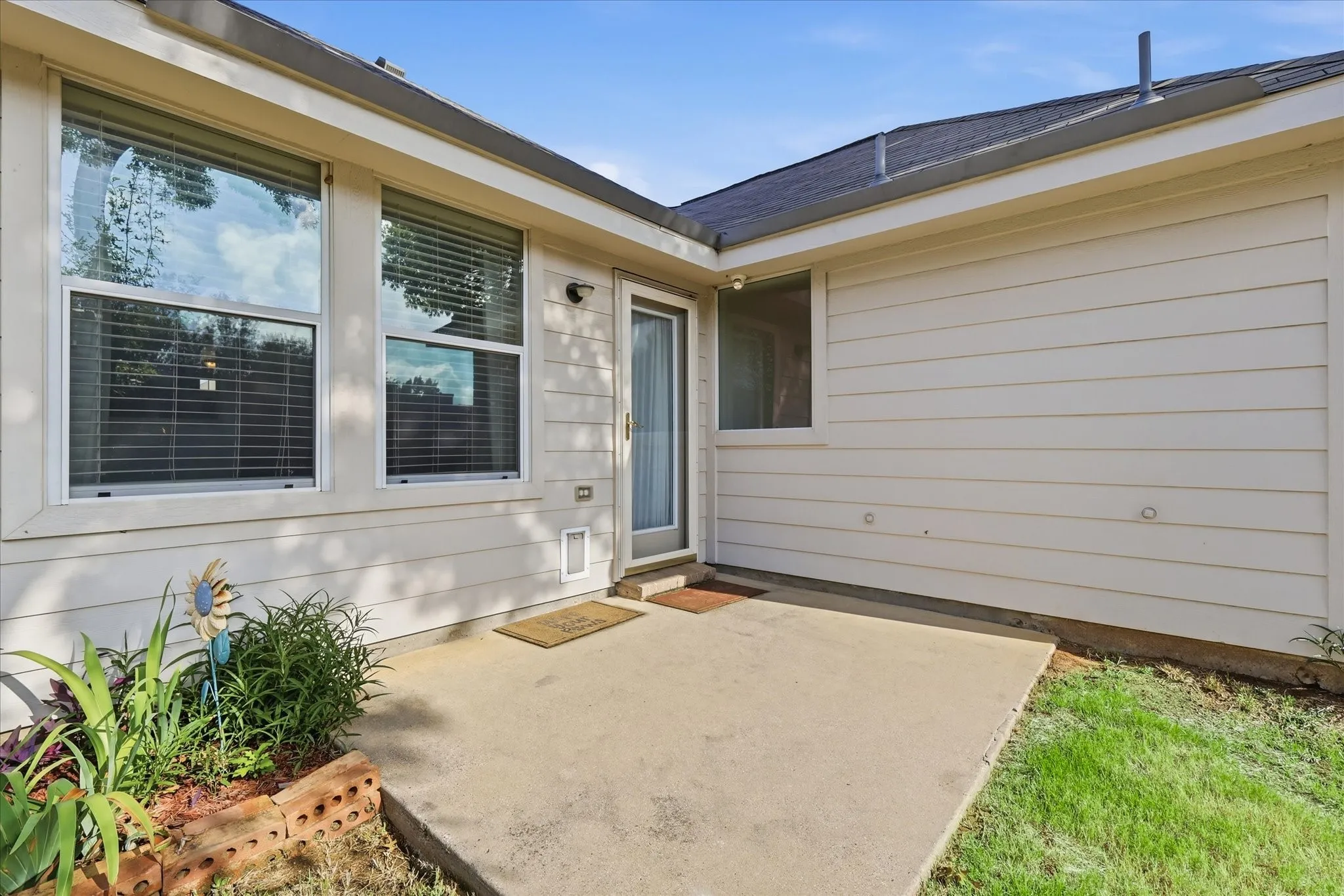 Single Family Residence For Rent in Denton County , 4709 Redbud Drive, Denton, Texas 76208, 4 Bedroom, 2 Bathroom, 2 Garage spaces, 1,738 Sqft, built in 2008, mls#21393856, Real Estate Agent in Denton, Homes For Rent in Denton county, Homes For Rent in Denton, Realtor in Denton Texas, Real Estate Brokerage Independent Realty Texas, Luminita Cordes Realtor