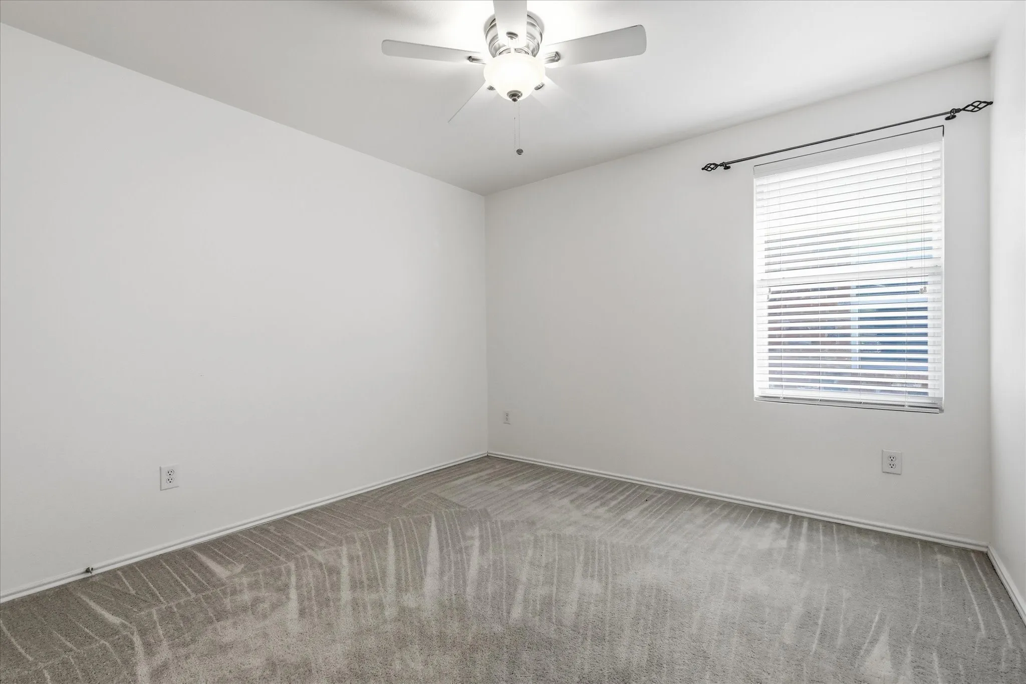 Single Family Residence For Rent in Denton County , 4709 Redbud Drive, Denton, Texas 76208, 4 Bedroom, 2 Bathroom, 2 Garage spaces, 1,738 Sqft, built in 2008, mls#21393856, Real Estate Agent in Denton, Homes For Rent in Denton county, Homes For Rent in Denton, Realtor in Denton Texas, Real Estate Brokerage Independent Realty Texas, Luminita Cordes Realtor