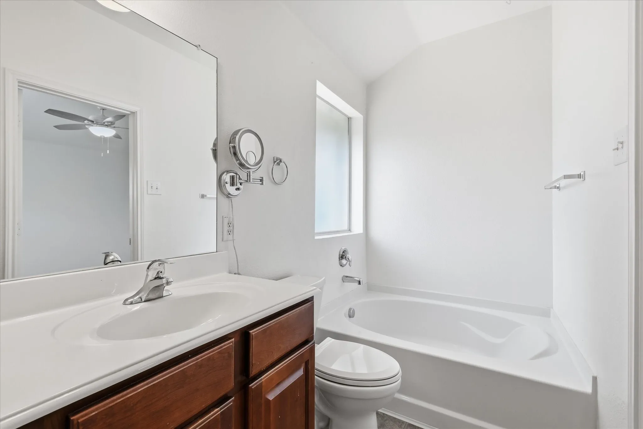 Single Family Residence For Rent in Denton County , 4709 Redbud Drive, Denton, Texas 76208, 4 Bedroom, 2 Bathroom, 2 Garage spaces, 1,738 Sqft, built in 2008, mls#21393856, Real Estate Agent in Denton, Homes For Rent in Denton county, Homes For Rent in Denton, Realtor in Denton Texas, Real Estate Brokerage Independent Realty Texas, Luminita Cordes Realtor