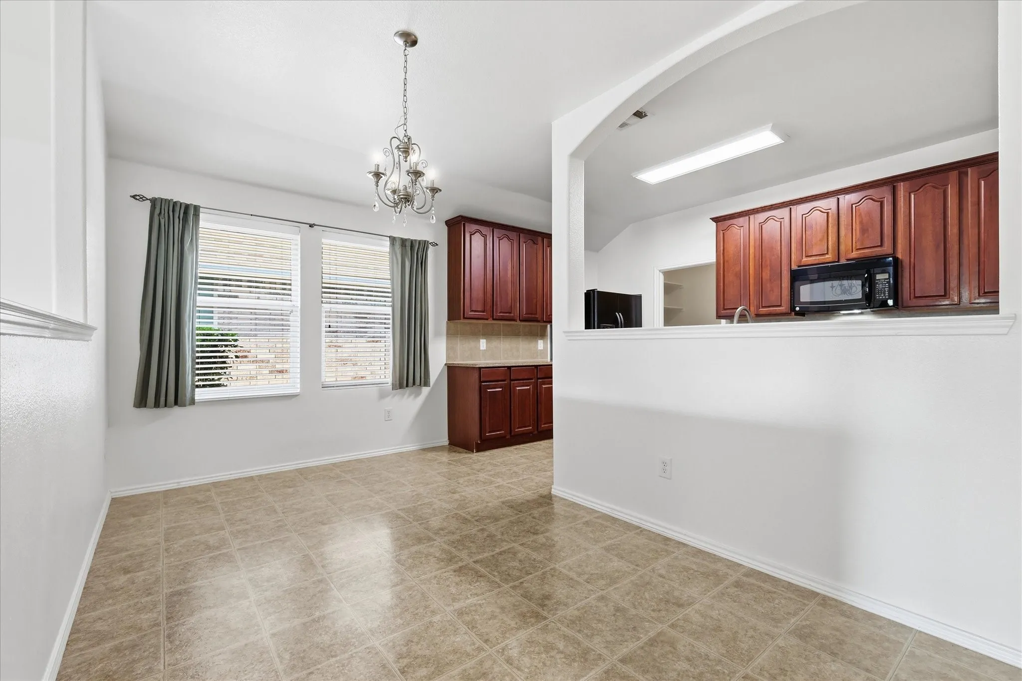 Single Family Residence For Rent in Denton County , 4709 Redbud Drive, Denton, Texas 76208, 4 Bedroom, 2 Bathroom, 2 Garage spaces, 1,738 Sqft, built in 2008, mls#21393856, Real Estate Agent in Denton, Homes For Rent in Denton county, Homes For Rent in Denton, Realtor in Denton Texas, Real Estate Brokerage Independent Realty Texas, Luminita Cordes Realtor