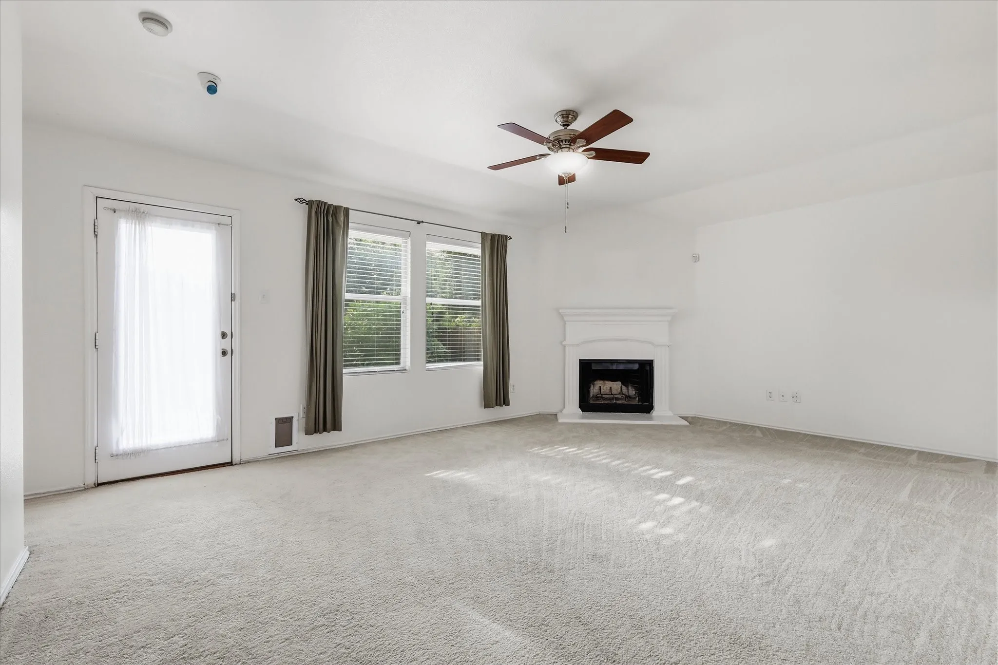 Single Family Residence For Rent in Denton County , 4709 Redbud Drive, Denton, Texas 76208, 4 Bedroom, 2 Bathroom, 2 Garage spaces, 1,738 Sqft, built in 2008, mls#21393856, Real Estate Agent in Denton, Homes For Rent in Denton county, Homes For Rent in Denton, Realtor in Denton Texas, Real Estate Brokerage Independent Realty Texas, Luminita Cordes Realtor