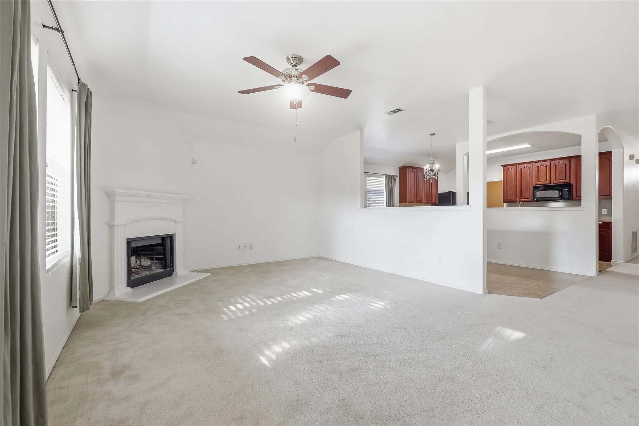 Single Family Residence For Rent in Denton County , 4709 Redbud Drive, Denton, Texas 76208, 4 Bedroom, 2 Bathroom, 2 Garage spaces, 1,738 Sqft, built in 2008, mls#21393856, Real Estate Agent in Denton, Homes For Rent in Denton county, Homes For Rent in Denton, Realtor in Denton Texas, Real Estate Brokerage Independent Realty Texas, Luminita Cordes Realtor