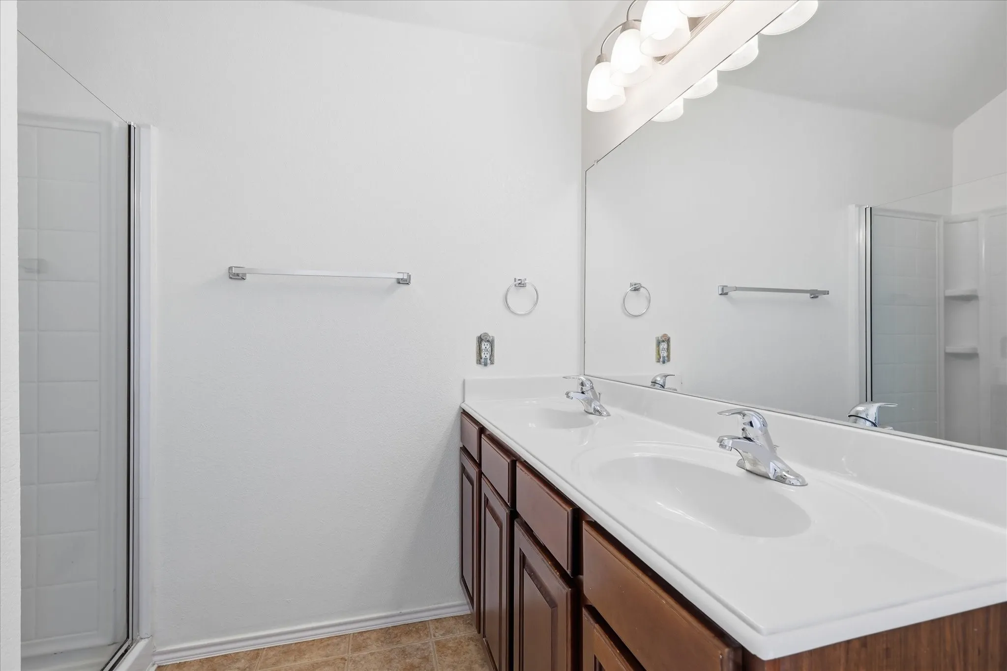 Single Family Residence For Rent in Denton County , 4709 Redbud Drive, Denton, Texas 76208, 4 Bedroom, 2 Bathroom, 2 Garage spaces, 1,738 Sqft, built in 2008, mls#21393856, Real Estate Agent in Denton, Homes For Rent in Denton county, Homes For Rent in Denton, Realtor in Denton Texas, Real Estate Brokerage Independent Realty Texas, Luminita Cordes Realtor