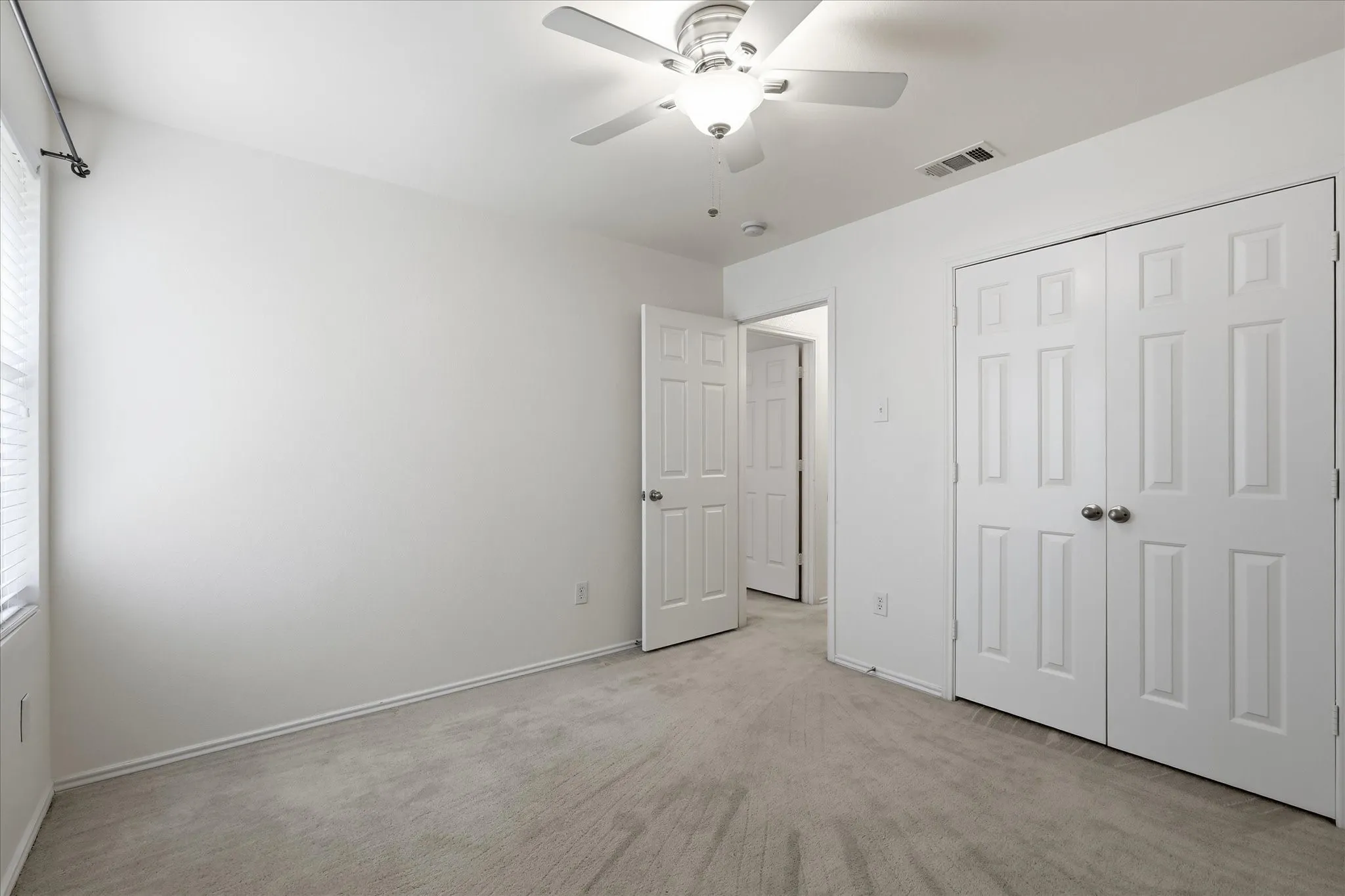 Single Family Residence For Rent in Denton County , 4709 Redbud Drive, Denton, Texas 76208, 4 Bedroom, 2 Bathroom, 2 Garage spaces, 1,738 Sqft, built in 2008, mls#21393856, Real Estate Agent in Denton, Homes For Rent in Denton county, Homes For Rent in Denton, Realtor in Denton Texas, Real Estate Brokerage Independent Realty Texas, Luminita Cordes Realtor