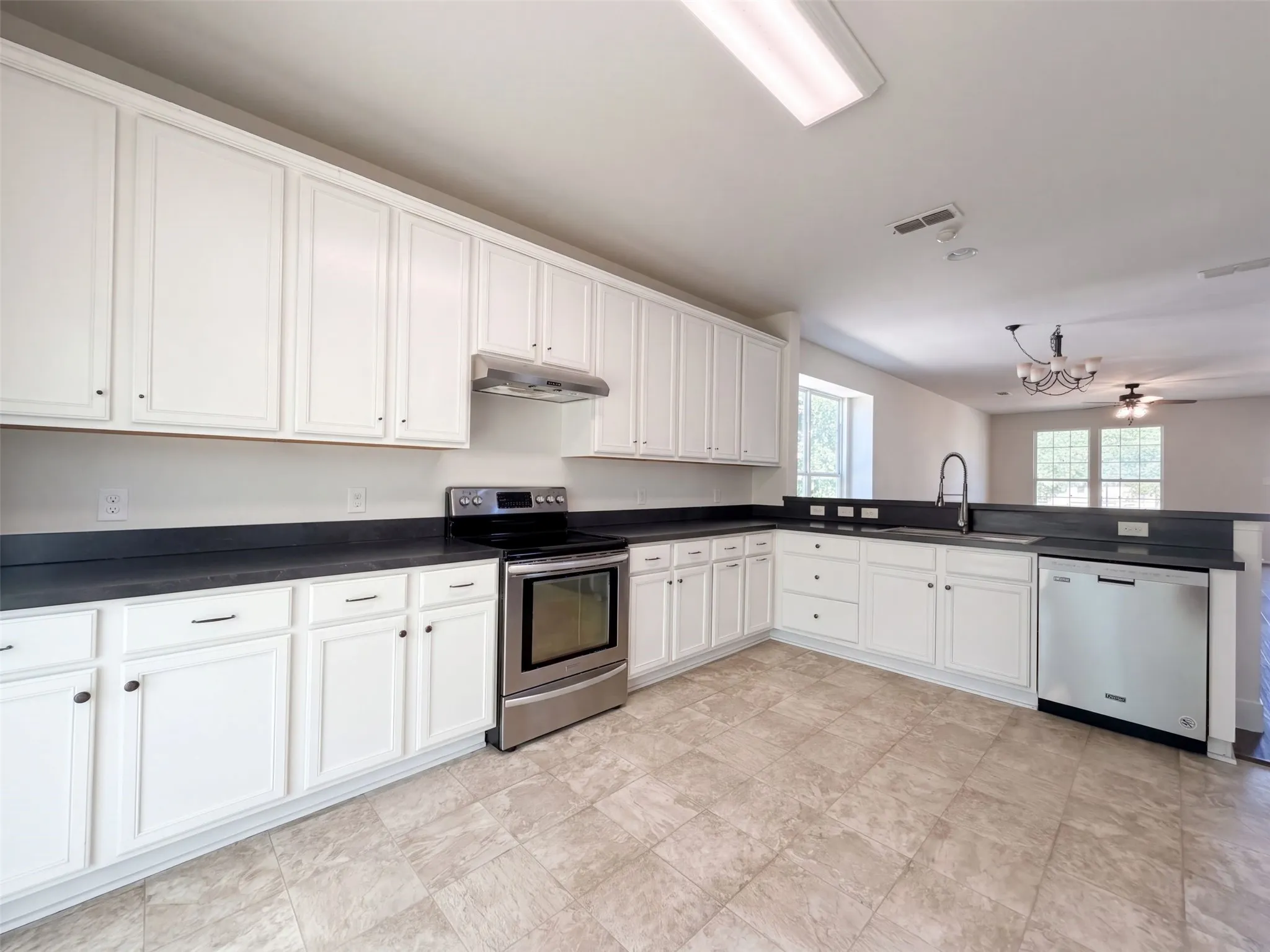 Single Family Residence For Sale in Denton County , 9000 Blackstone Drive, Providence Village, Texas 76227, 4 Bedroom, 4 Bathroom, 2 Garage spaces, 3,453 Sqft, built in 2014, mls#21399244, Real Estate Agent in Providence Village, Homes For Sale in Denton county, Homes For Sale in Providence Village, Realtor in Providence Village Texas, Real Estate Brokerage Independent Realty Texas, Luminita Cordes Realtor