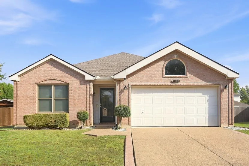 Single Family Residence For Rent in Dallas County , 815 Breanna Way, Glenn Heights, Texas 75154, 4 Bedroom, 2 Bathroom, 2 Garage spaces, 2,144 Sqft, built in 2001, mls#21399208, Real Estate Agent in Glenn Heights, Homes For Rent in Dallas county, Homes For Rent in Glenn Heights, Realtor in Glenn Heights Texas, Real Estate Brokerage Independent Realty Texas, Luminita Cordes Realtor