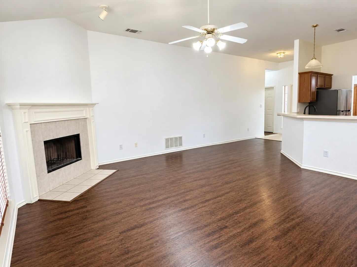 Single Family Residence For Sale in Dallas County , 3204 Plumstead Drive, Dallas, Texas 75228, 3 Bedroom, 2 Bathroom, 2 Garage spaces, 1,415 Sqft, built in 1997, mls#21381618, Real Estate Agent in Dallas, Homes For Sale in Dallas county, Homes For Sale in Dallas, Realtor in Dallas Texas, Real Estate Brokerage Independent Realty Texas, Luminita Cordes Realtor