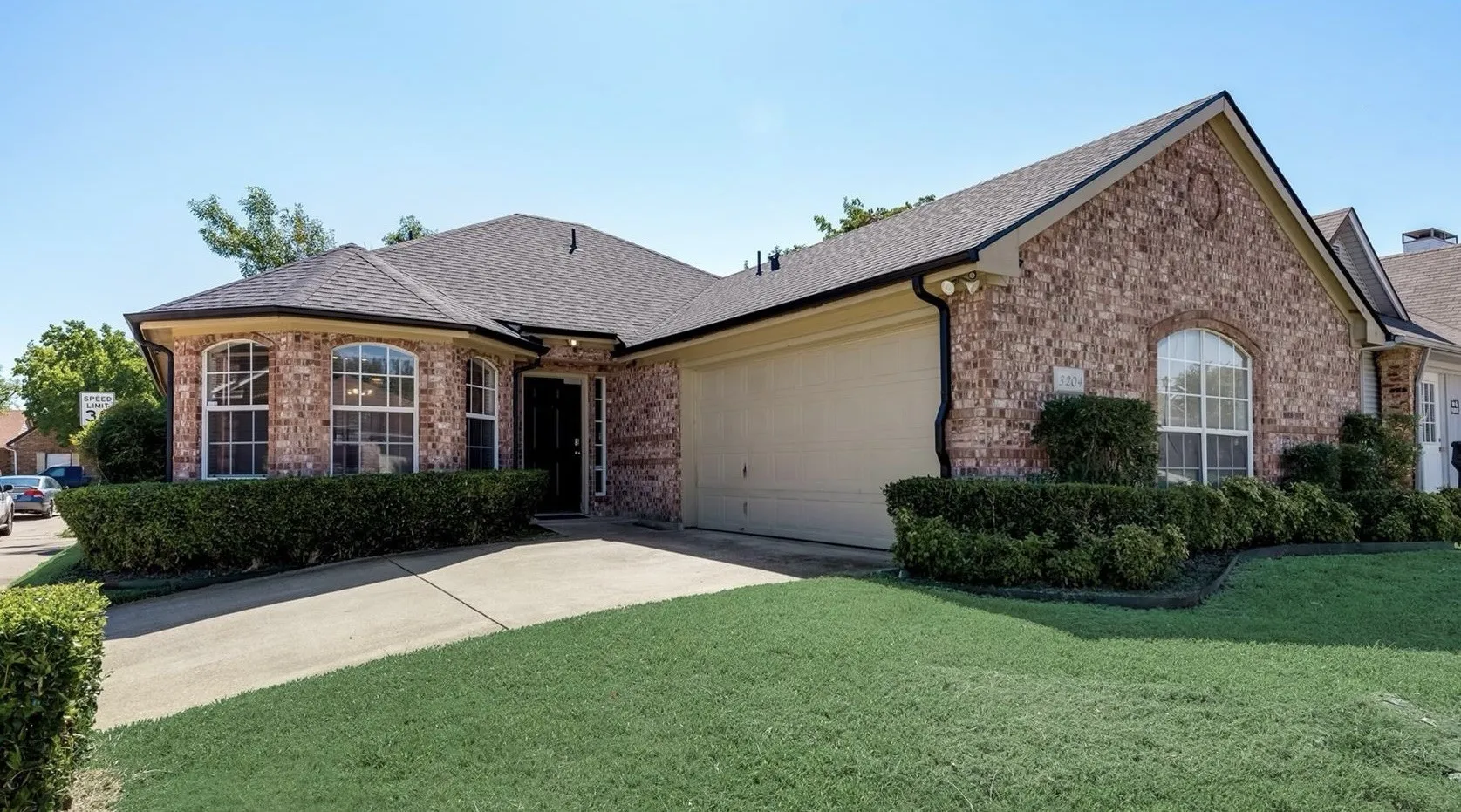 Single Family Residence For Sale in Dallas County , 3204 Plumstead Drive, Dallas, Texas 75228, 3 Bedroom, 2 Bathroom, 2 Garage spaces, 1,415 Sqft, built in 1997, mls#21381618, Real Estate Agent in Dallas, Homes For Sale in Dallas county, Homes For Sale in Dallas, Realtor in Dallas Texas, Real Estate Brokerage Independent Realty Texas, Luminita Cordes Realtor