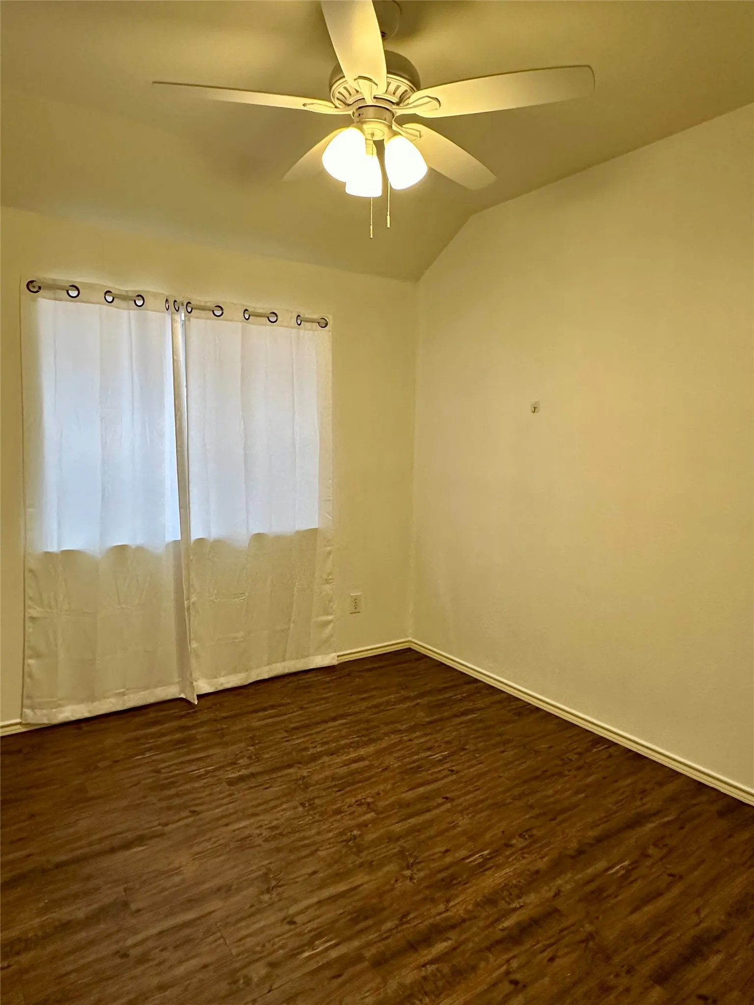 Single Family Residence For Sale in Dallas County , 3204 Plumstead Drive, Dallas, Texas 75228, 3 Bedroom, 2 Bathroom, 2 Garage spaces, 1,415 Sqft, built in 1997, mls#21381618, Real Estate Agent in Dallas, Homes For Sale in Dallas county, Homes For Sale in Dallas, Realtor in Dallas Texas, Real Estate Brokerage Independent Realty Texas, Luminita Cordes Realtor