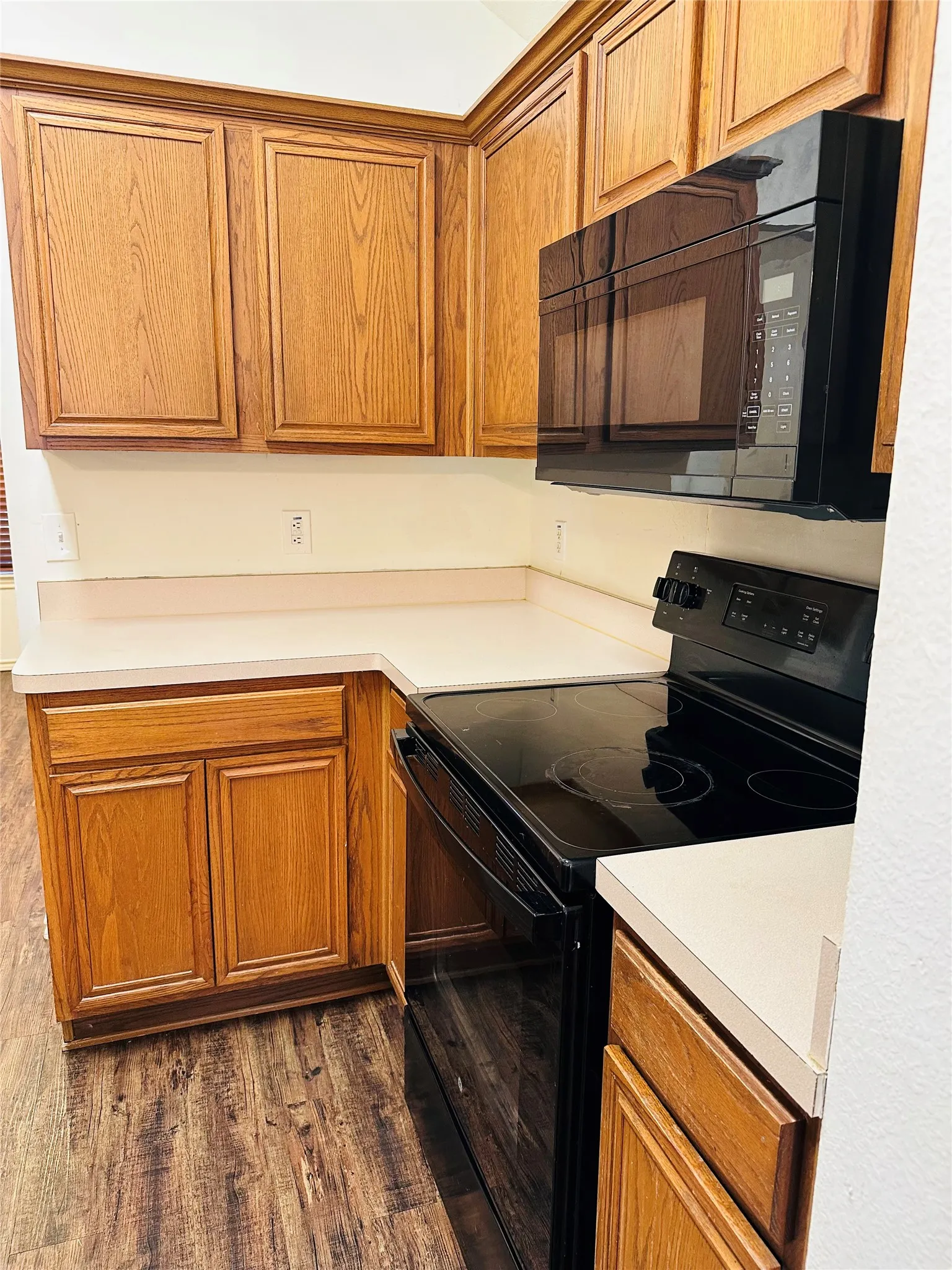 Single Family Residence For Sale in Dallas County , 3204 Plumstead Drive, Dallas, Texas 75228, 3 Bedroom, 2 Bathroom, 2 Garage spaces, 1,415 Sqft, built in 1997, mls#21381618, Real Estate Agent in Dallas, Homes For Sale in Dallas county, Homes For Sale in Dallas, Realtor in Dallas Texas, Real Estate Brokerage Independent Realty Texas, Luminita Cordes Realtor