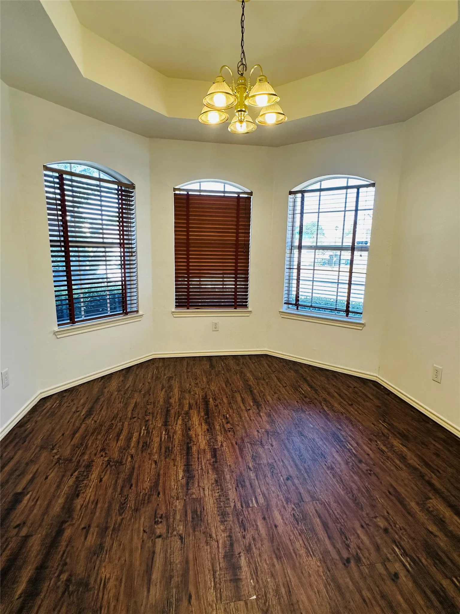 Single Family Residence For Sale in Dallas County , 3204 Plumstead Drive, Dallas, Texas 75228, 3 Bedroom, 2 Bathroom, 2 Garage spaces, 1,415 Sqft, built in 1997, mls#21381618, Real Estate Agent in Dallas, Homes For Sale in Dallas county, Homes For Sale in Dallas, Realtor in Dallas Texas, Real Estate Brokerage Independent Realty Texas, Luminita Cordes Realtor
