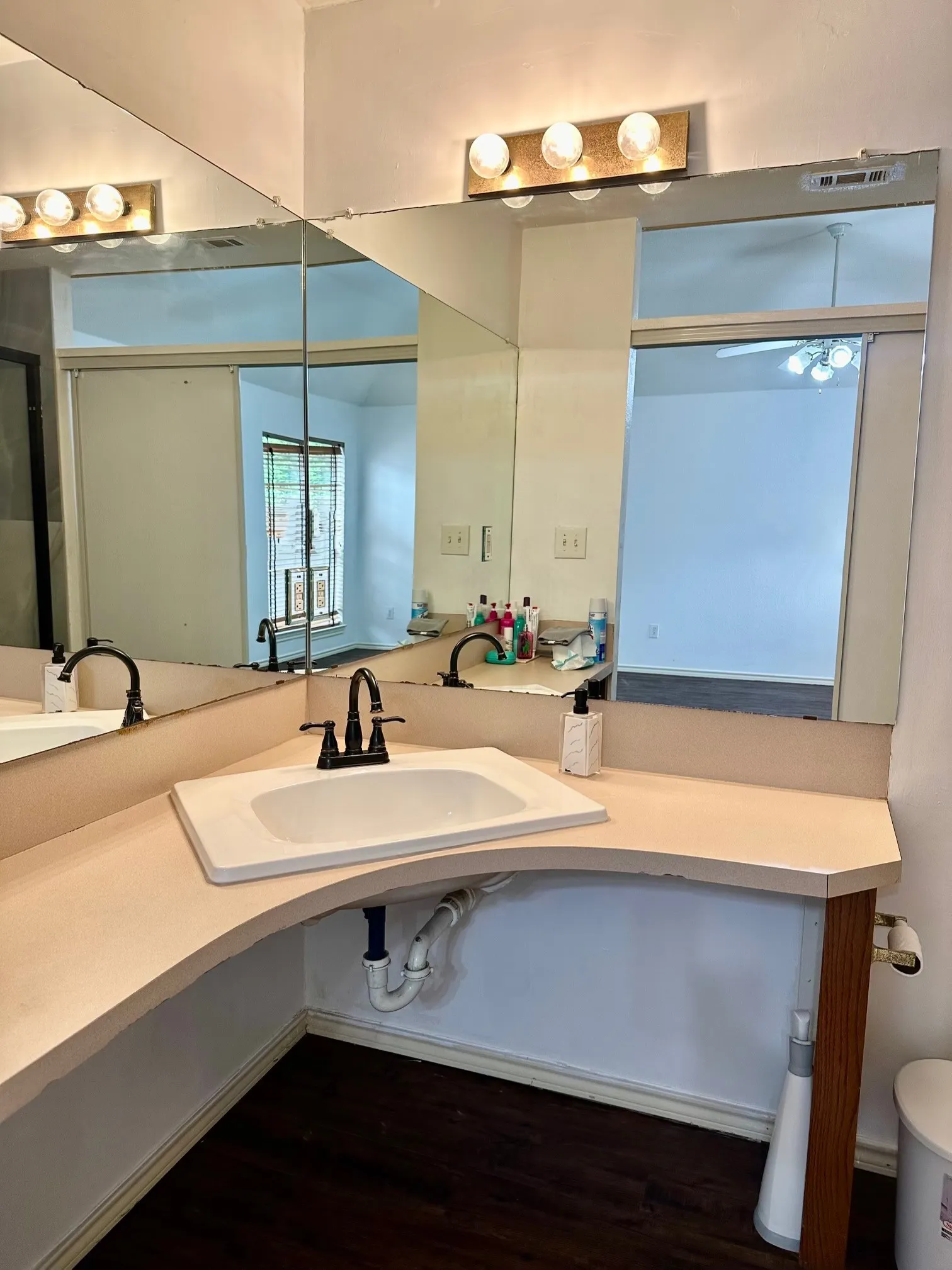 Single Family Residence For Sale in Dallas County , 3204 Plumstead Drive, Dallas, Texas 75228, 3 Bedroom, 2 Bathroom, 2 Garage spaces, 1,415 Sqft, built in 1997, mls#21381618, Real Estate Agent in Dallas, Homes For Sale in Dallas county, Homes For Sale in Dallas, Realtor in Dallas Texas, Real Estate Brokerage Independent Realty Texas, Luminita Cordes Realtor