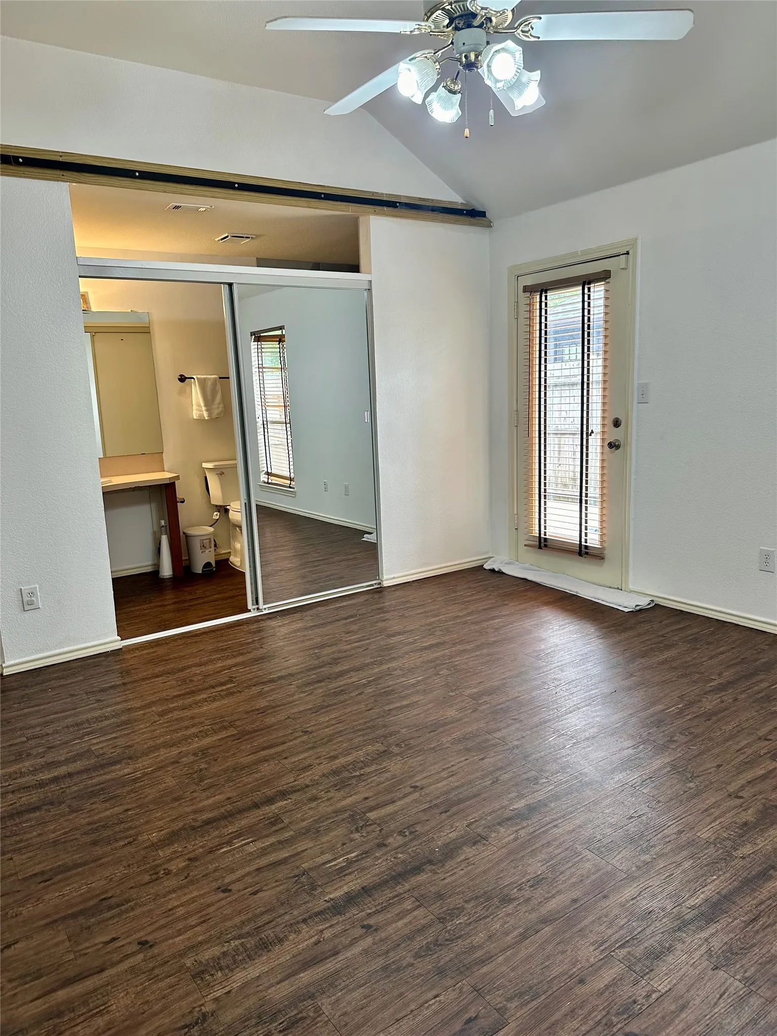 Single Family Residence For Sale in Dallas County , 3204 Plumstead Drive, Dallas, Texas 75228, 3 Bedroom, 2 Bathroom, 2 Garage spaces, 1,415 Sqft, built in 1997, mls#21381618, Real Estate Agent in Dallas, Homes For Sale in Dallas county, Homes For Sale in Dallas, Realtor in Dallas Texas, Real Estate Brokerage Independent Realty Texas, Luminita Cordes Realtor