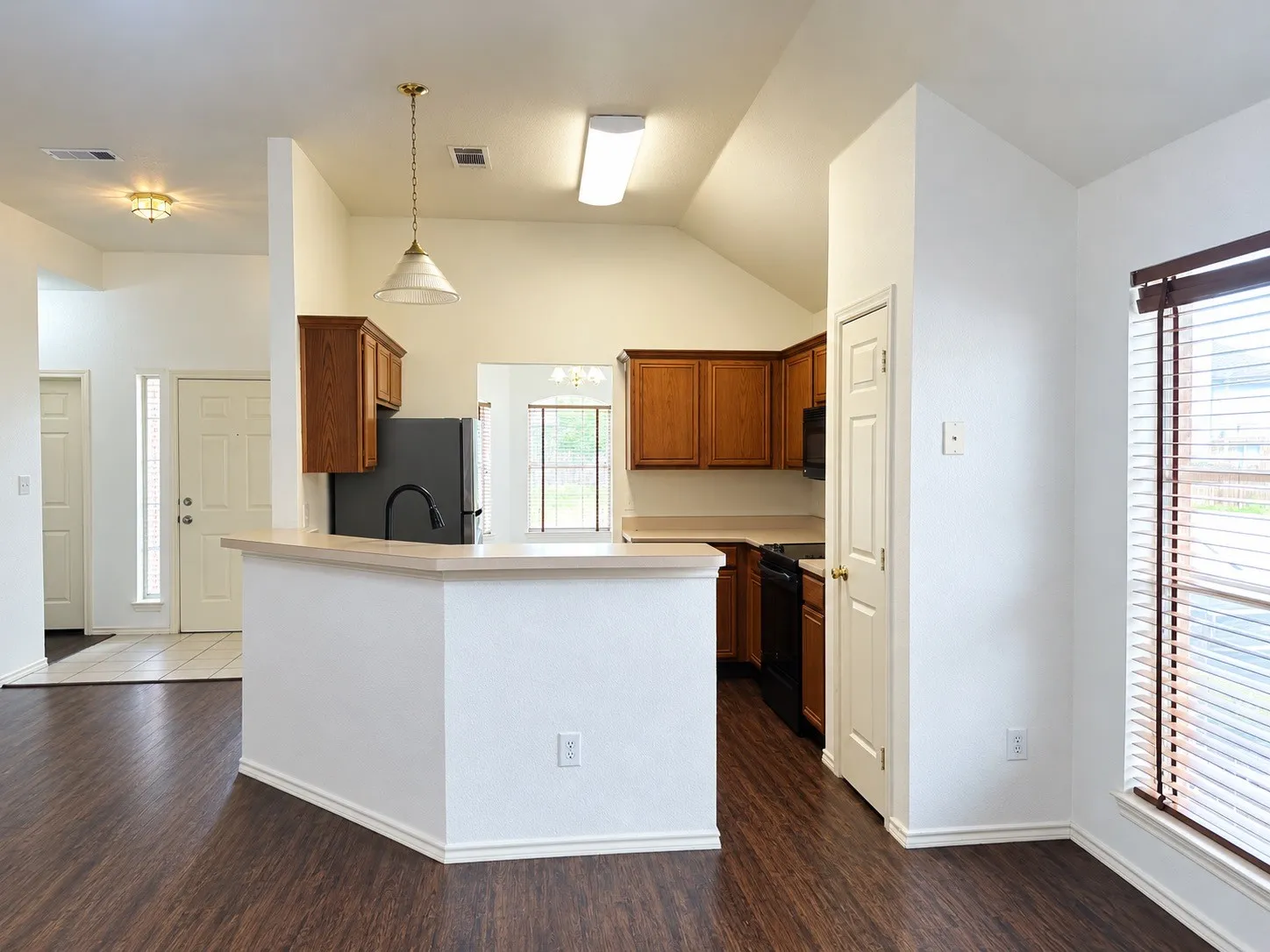 Single Family Residence For Sale in Dallas County , 3204 Plumstead Drive, Dallas, Texas 75228, 3 Bedroom, 2 Bathroom, 2 Garage spaces, 1,415 Sqft, built in 1997, mls#21381618, Real Estate Agent in Dallas, Homes For Sale in Dallas county, Homes For Sale in Dallas, Realtor in Dallas Texas, Real Estate Brokerage Independent Realty Texas, Luminita Cordes Realtor