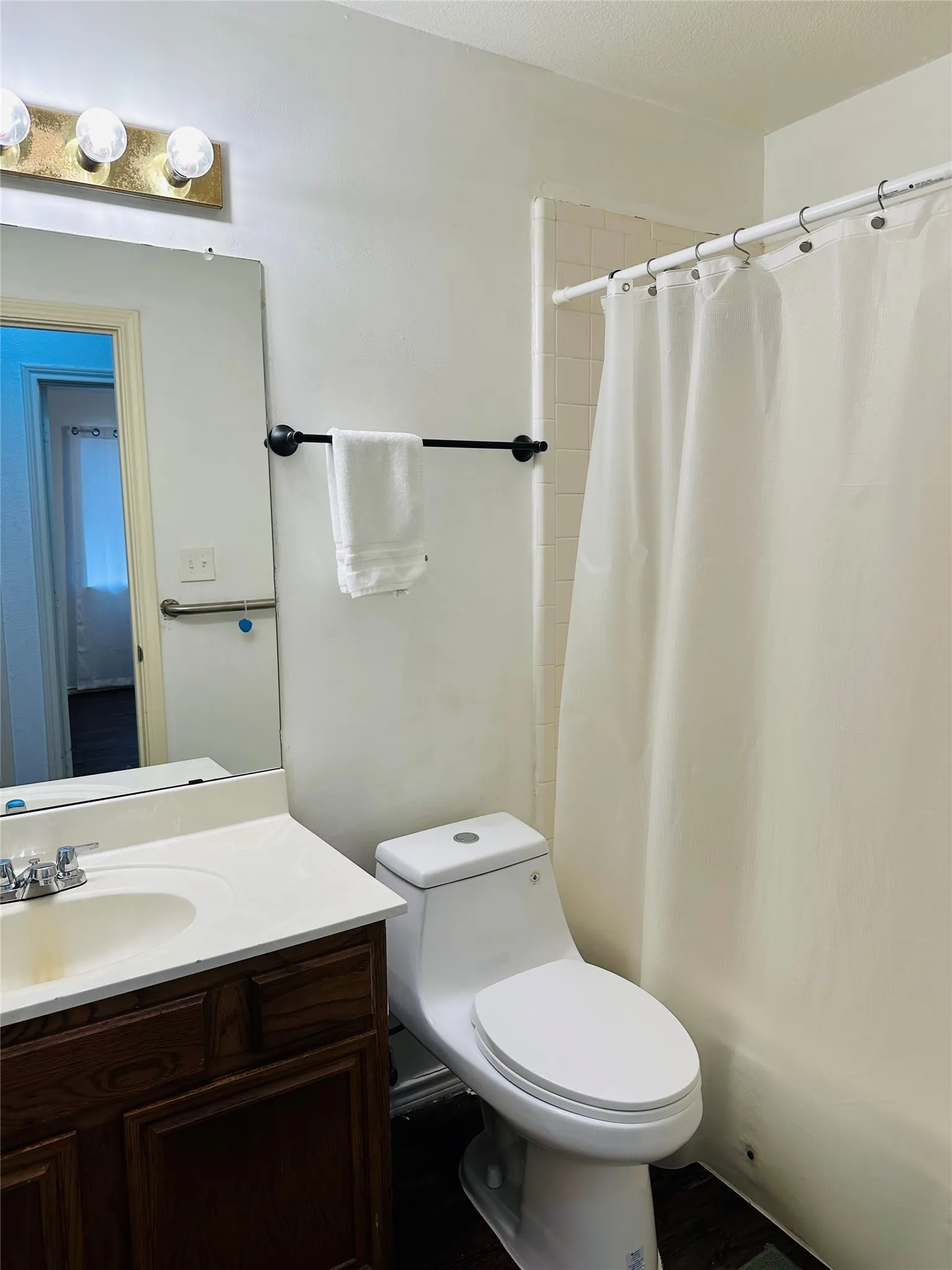 Single Family Residence For Sale in Dallas County , 3204 Plumstead Drive, Dallas, Texas 75228, 3 Bedroom, 2 Bathroom, 2 Garage spaces, 1,415 Sqft, built in 1997, mls#21381618, Real Estate Agent in Dallas, Homes For Sale in Dallas county, Homes For Sale in Dallas, Realtor in Dallas Texas, Real Estate Brokerage Independent Realty Texas, Luminita Cordes Realtor