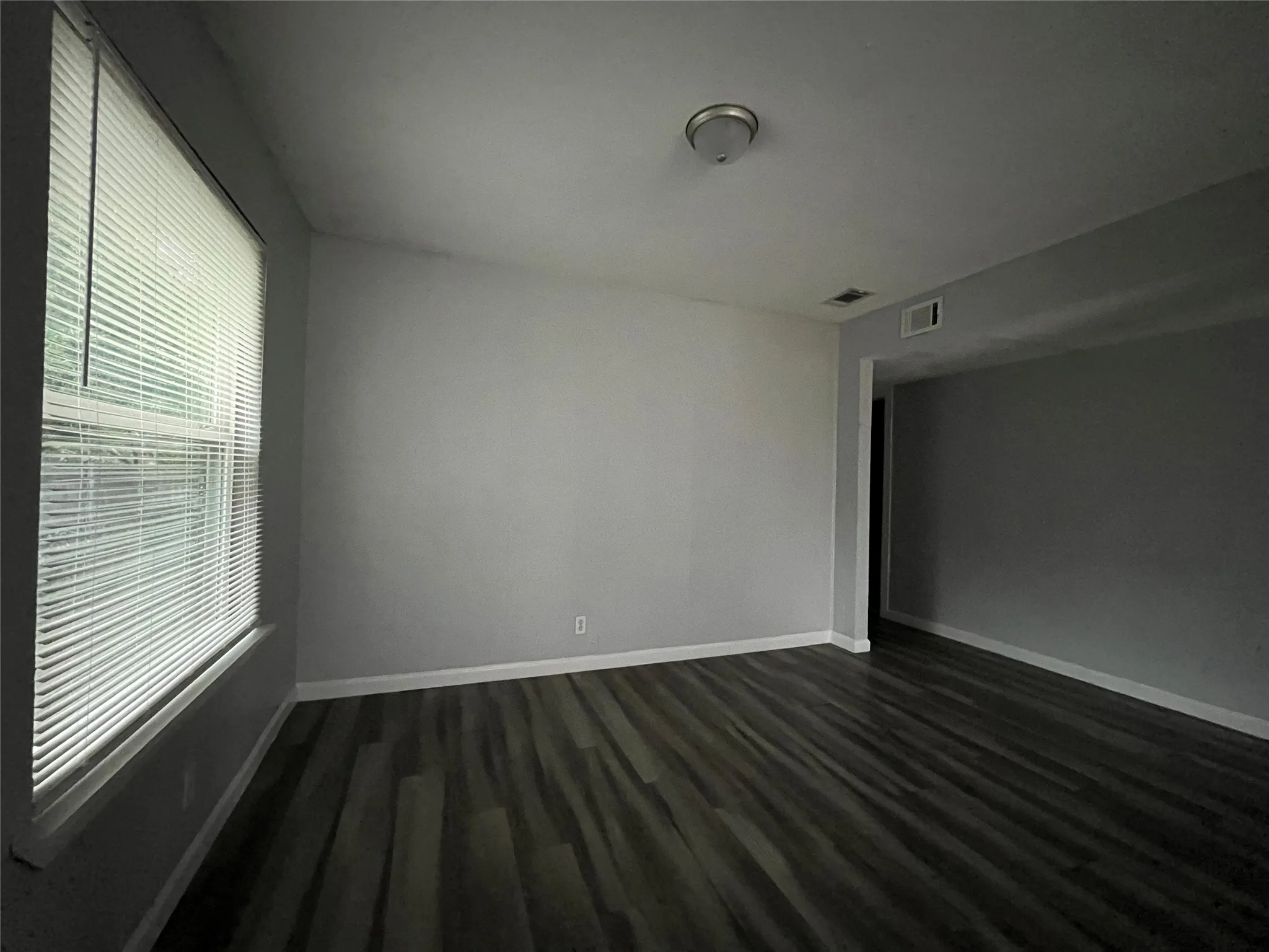 Single Family Residence For Rent in Dallas County , 2020 Nomas Street, Dallas, Texas 75212, 3 Bedroom, 2 Bathroom, Garage spaces, 1,056 Sqft, built in 1945, mls#21399256, Real Estate Agent in Dallas, Homes For Rent in Dallas county, Homes For Rent in Dallas, Realtor in Dallas Texas, Real Estate Brokerage Independent Realty Texas, Luminita Cordes Realtor