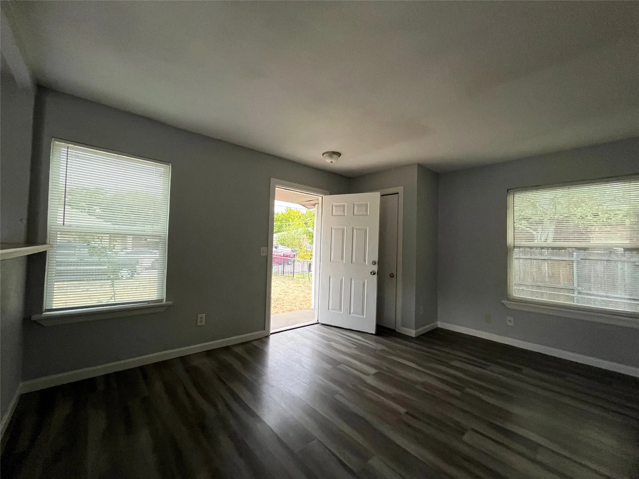 Single Family Residence For Rent in Dallas County , 2020 Nomas Street, Dallas, Texas 75212, 3 Bedroom, 2 Bathroom, Garage spaces, 1,056 Sqft, built in 1945, mls#21399256, Real Estate Agent in Dallas, Homes For Rent in Dallas county, Homes For Rent in Dallas, Realtor in Dallas Texas, Real Estate Brokerage Independent Realty Texas, Luminita Cordes Realtor