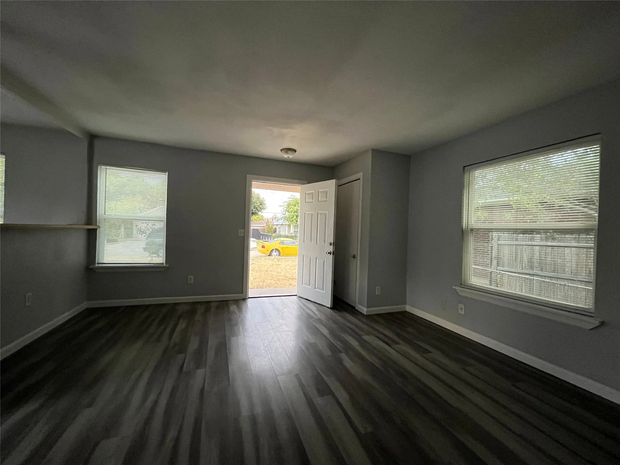 Single Family Residence For Rent in Dallas County , 2020 Nomas Street, Dallas, Texas 75212, 3 Bedroom, 2 Bathroom, Garage spaces, 1,056 Sqft, built in 1945, mls#21399256, Real Estate Agent in Dallas, Homes For Rent in Dallas county, Homes For Rent in Dallas, Realtor in Dallas Texas, Real Estate Brokerage Independent Realty Texas, Luminita Cordes Realtor