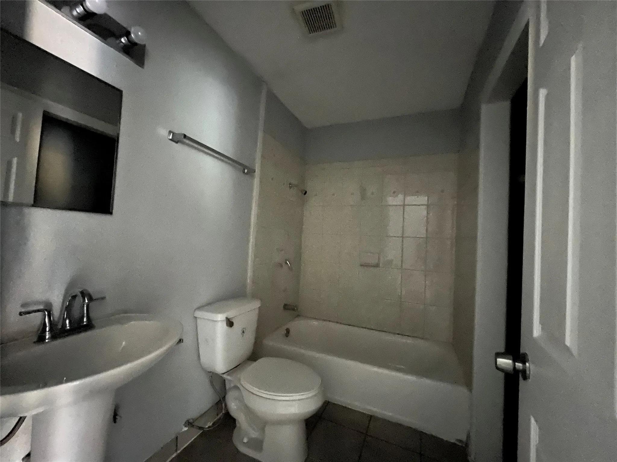 Single Family Residence For Rent in Dallas County , 2020 Nomas Street, Dallas, Texas 75212, 3 Bedroom, 2 Bathroom, Garage spaces, 1,056 Sqft, built in 1945, mls#21399256, Real Estate Agent in Dallas, Homes For Rent in Dallas county, Homes For Rent in Dallas, Realtor in Dallas Texas, Real Estate Brokerage Independent Realty Texas, Luminita Cordes Realtor