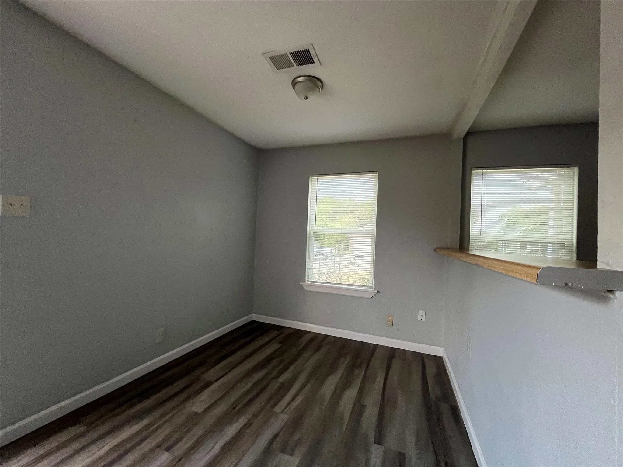Single Family Residence For Rent in Dallas County , 2020 Nomas Street, Dallas, Texas 75212, 3 Bedroom, 2 Bathroom, Garage spaces, 1,056 Sqft, built in 1945, mls#21399256, Real Estate Agent in Dallas, Homes For Rent in Dallas county, Homes For Rent in Dallas, Realtor in Dallas Texas, Real Estate Brokerage Independent Realty Texas, Luminita Cordes Realtor