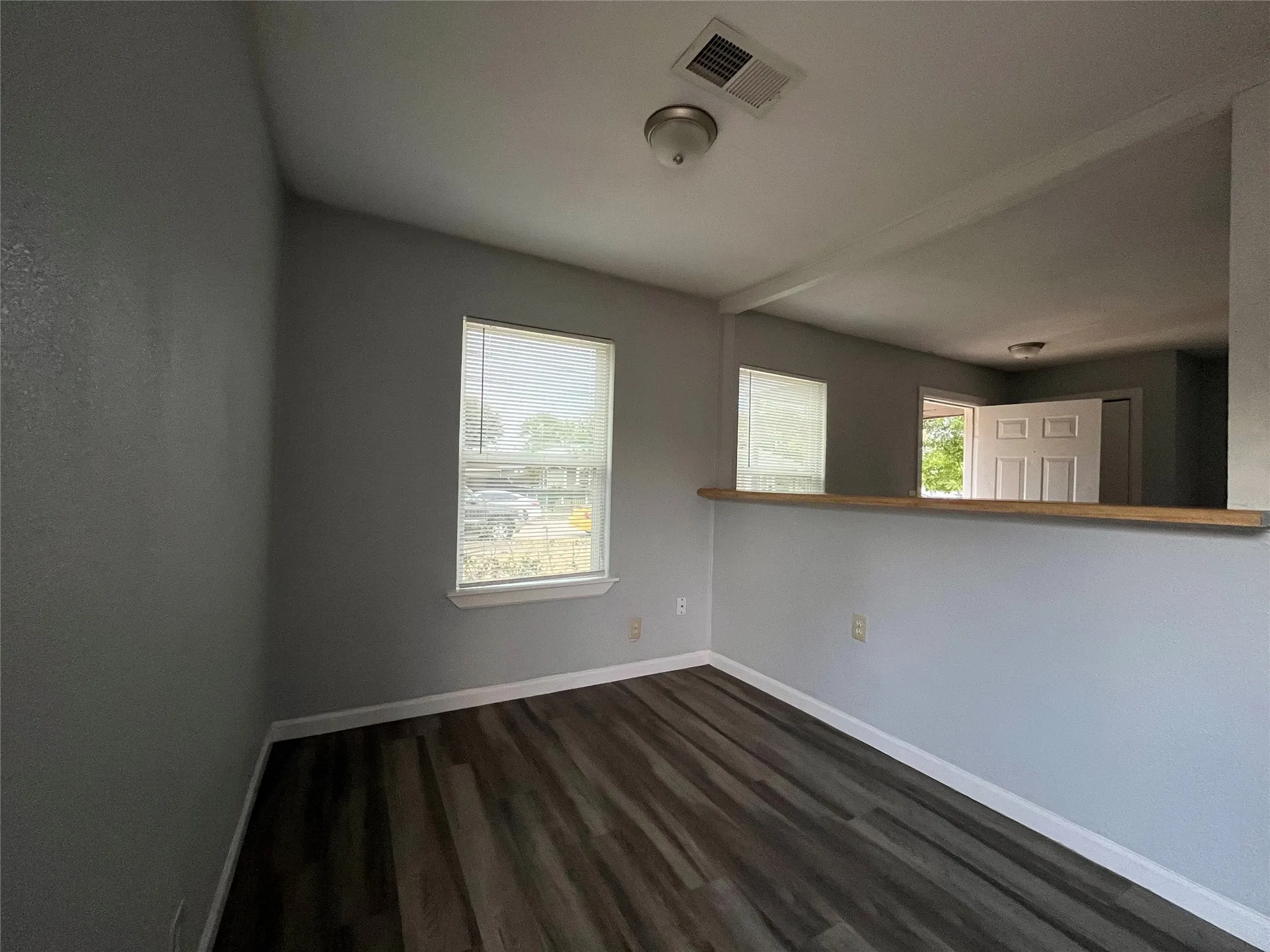 Single Family Residence For Rent in Dallas County , 2020 Nomas Street, Dallas, Texas 75212, 3 Bedroom, 2 Bathroom, Garage spaces, 1,056 Sqft, built in 1945, mls#21399256, Real Estate Agent in Dallas, Homes For Rent in Dallas county, Homes For Rent in Dallas, Realtor in Dallas Texas, Real Estate Brokerage Independent Realty Texas, Luminita Cordes Realtor