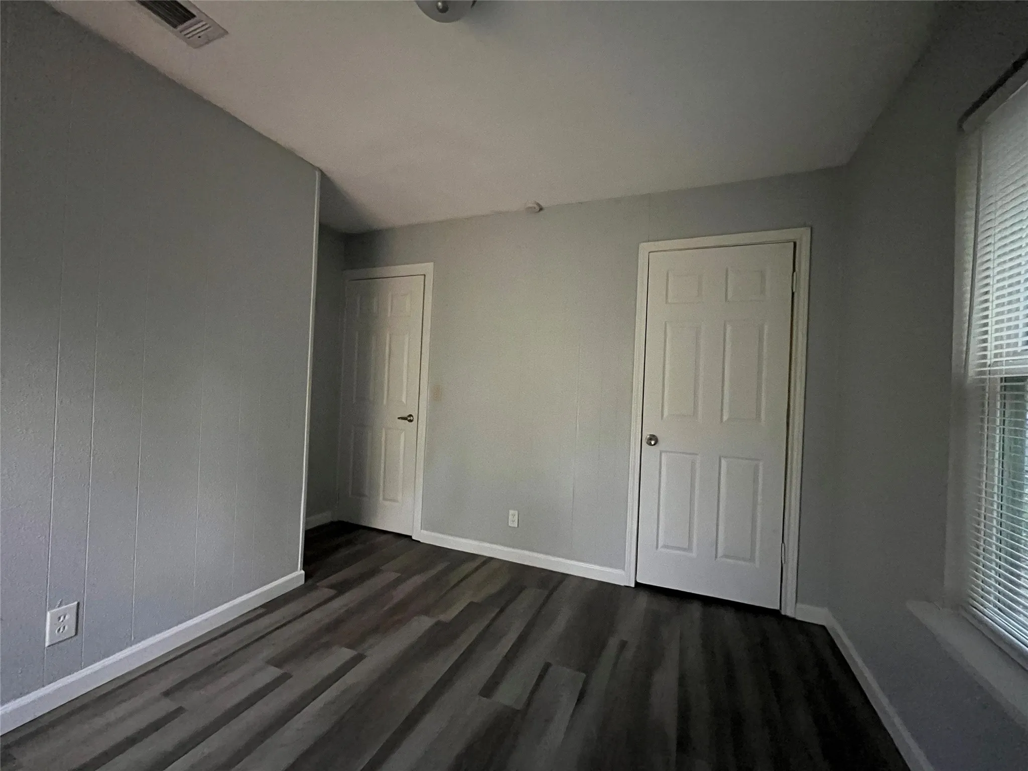 Single Family Residence For Rent in Dallas County , 2020 Nomas Street, Dallas, Texas 75212, 3 Bedroom, 2 Bathroom, Garage spaces, 1,056 Sqft, built in 1945, mls#21399256, Real Estate Agent in Dallas, Homes For Rent in Dallas county, Homes For Rent in Dallas, Realtor in Dallas Texas, Real Estate Brokerage Independent Realty Texas, Luminita Cordes Realtor