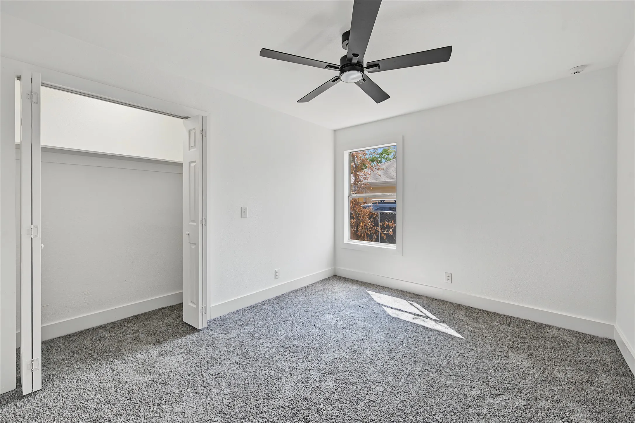 Single Family Residence For Sale in Tarrant County , 940 E Tucker Street, Fort Worth, Texas 76104, 3 Bedroom, 2 Bathroom, Garage spaces, 1,073 Sqft, built in 2001, mls#21399255, Real Estate Agent in Fort Worth, Homes For Sale in Tarrant county, Homes For Sale in Fort Worth, Realtor in Fort Worth Texas, Real Estate Brokerage Independent Realty Texas, Luminita Cordes Realtor