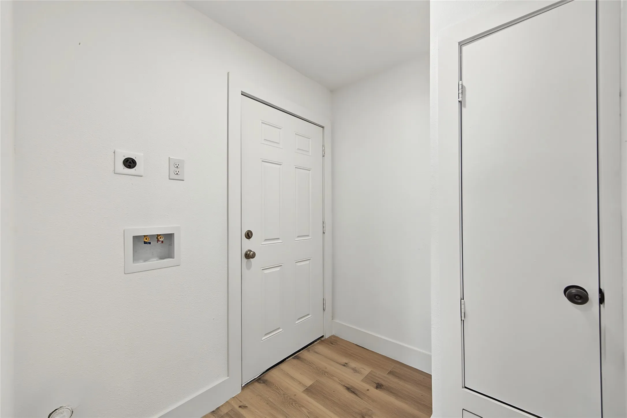 Single Family Residence For Sale in Tarrant County , 940 E Tucker Street, Fort Worth, Texas 76104, 3 Bedroom, 2 Bathroom, Garage spaces, 1,073 Sqft, built in 2001, mls#21399255, Real Estate Agent in Fort Worth, Homes For Sale in Tarrant county, Homes For Sale in Fort Worth, Realtor in Fort Worth Texas, Real Estate Brokerage Independent Realty Texas, Luminita Cordes Realtor