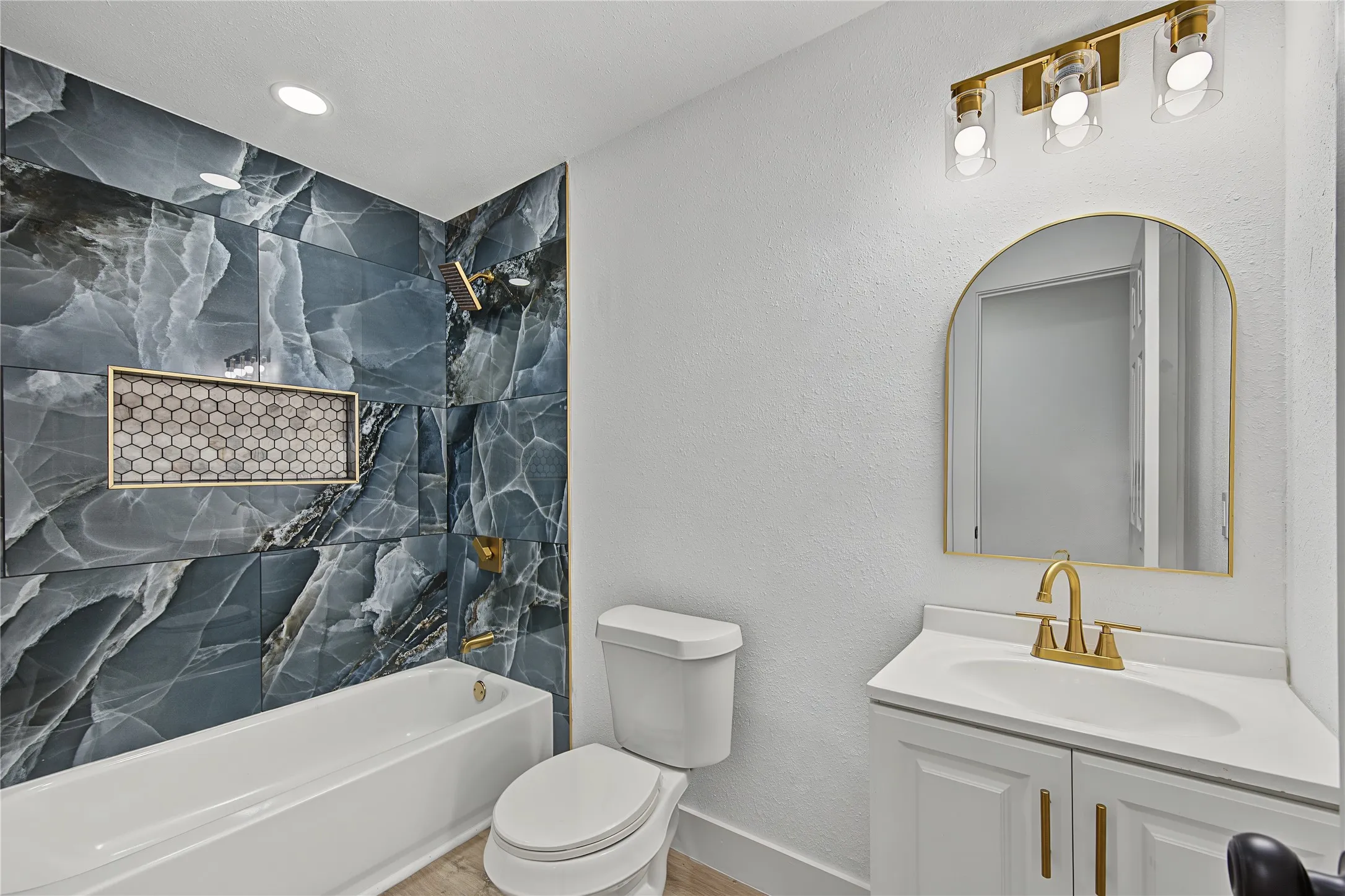 Single Family Residence For Sale in Tarrant County , 940 E Tucker Street, Fort Worth, Texas 76104, 3 Bedroom, 2 Bathroom, Garage spaces, 1,073 Sqft, built in 2001, mls#21399255, Real Estate Agent in Fort Worth, Homes For Sale in Tarrant county, Homes For Sale in Fort Worth, Realtor in Fort Worth Texas, Real Estate Brokerage Independent Realty Texas, Luminita Cordes Realtor