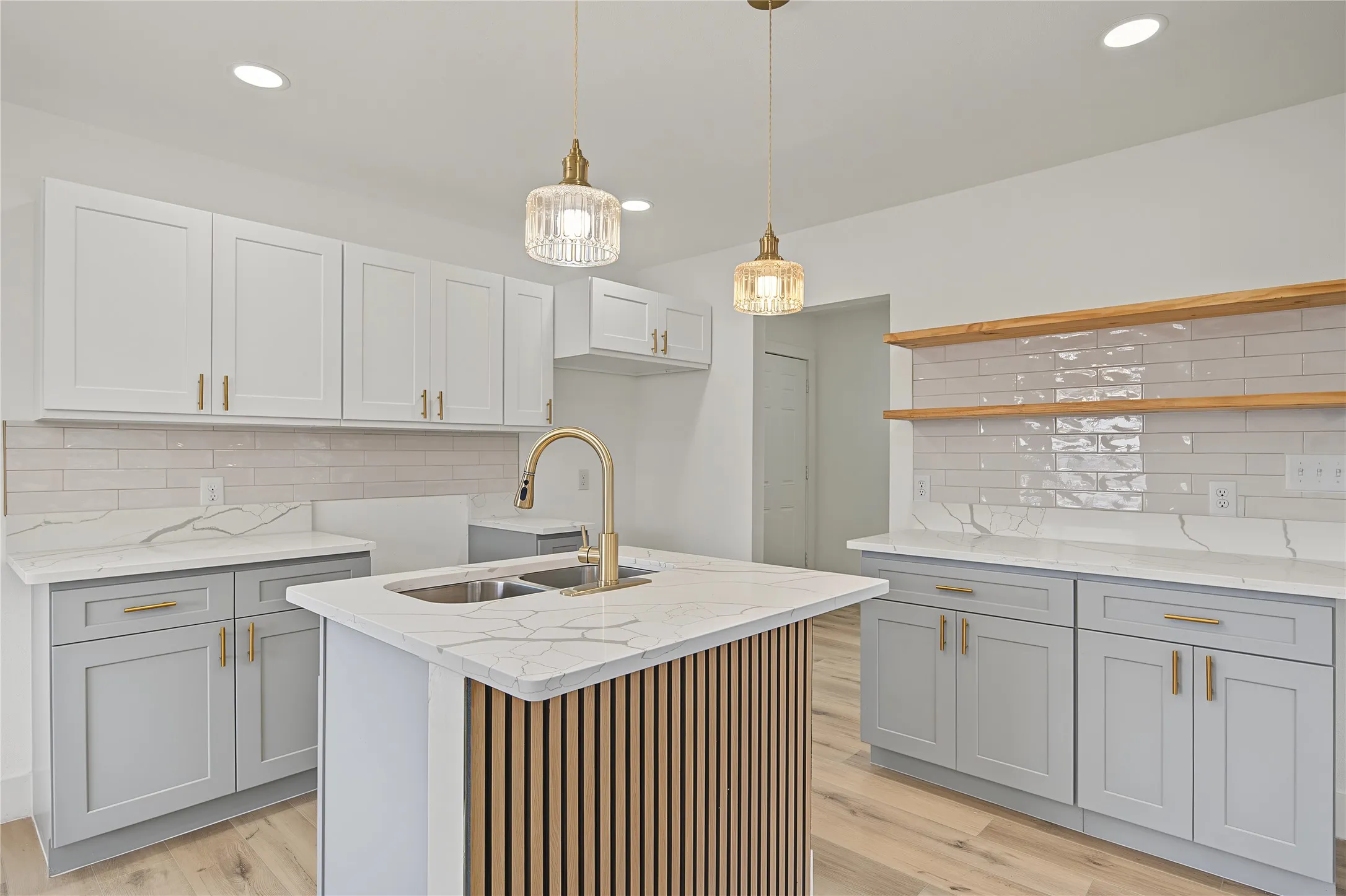 Single Family Residence For Sale in Tarrant County , 940 E Tucker Street, Fort Worth, Texas 76104, 3 Bedroom, 2 Bathroom, Garage spaces, 1,073 Sqft, built in 2001, mls#21399255, Real Estate Agent in Fort Worth, Homes For Sale in Tarrant county, Homes For Sale in Fort Worth, Realtor in Fort Worth Texas, Real Estate Brokerage Independent Realty Texas, Luminita Cordes Realtor