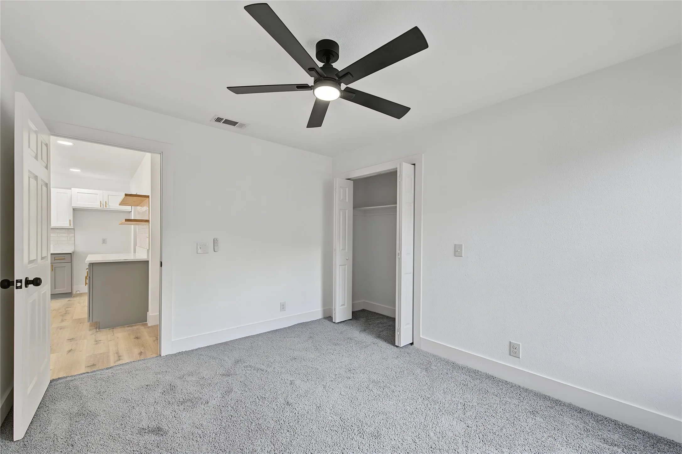 Single Family Residence For Sale in Tarrant County , 940 E Tucker Street, Fort Worth, Texas 76104, 3 Bedroom, 2 Bathroom, Garage spaces, 1,073 Sqft, built in 2001, mls#21399255, Real Estate Agent in Fort Worth, Homes For Sale in Tarrant county, Homes For Sale in Fort Worth, Realtor in Fort Worth Texas, Real Estate Brokerage Independent Realty Texas, Luminita Cordes Realtor