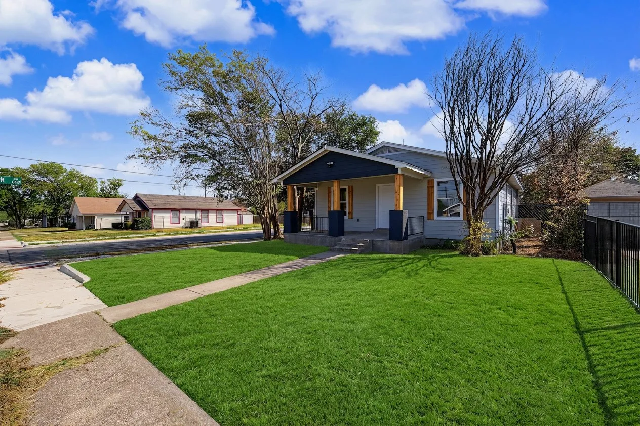 Single Family Residence For Sale in Tarrant County , 940 E Tucker Street, Fort Worth, Texas 76104, 3 Bedroom, 2 Bathroom, Garage spaces, 1,073 Sqft, built in 2001, mls#21399255, Real Estate Agent in Fort Worth, Homes For Sale in Tarrant county, Homes For Sale in Fort Worth, Realtor in Fort Worth Texas, Real Estate Brokerage Independent Realty Texas, Luminita Cordes Realtor