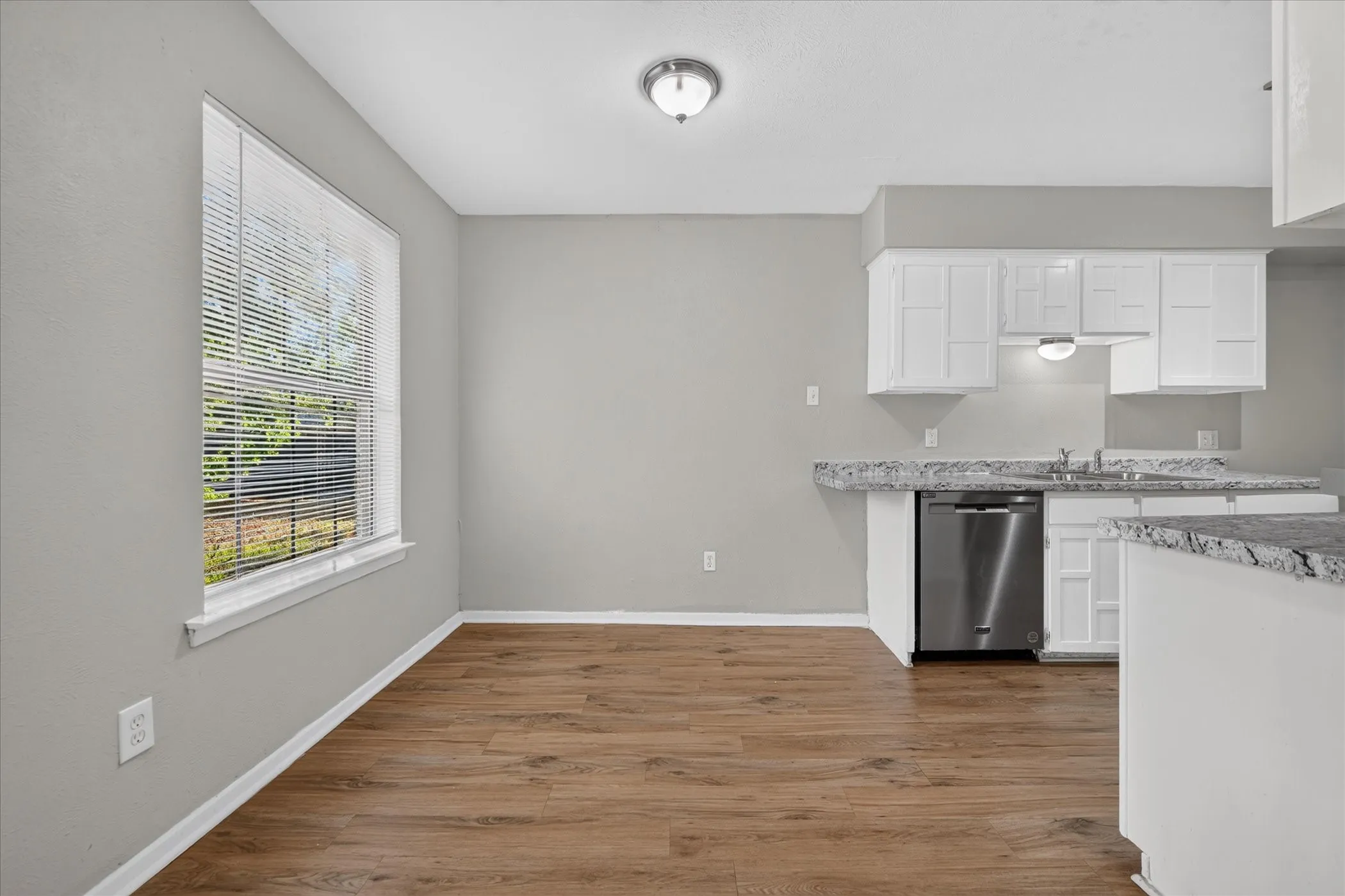 Single Family Residence For Rent in Tarrant County , 7012 Lincolnshire Lane, North Richland Hills, Texas 76182, 3 Bedroom, 2 Bathroom, 1 Garage spaces, 1,268 Sqft, built in 1978, mls#21399272, Real Estate Agent in North Richland Hills, Homes For Rent in Tarrant county, Homes For Rent in North Richland Hills, Realtor in North Richland Hills Texas, Real Estate Brokerage Independent Realty Texas, Luminita Cordes Realtor