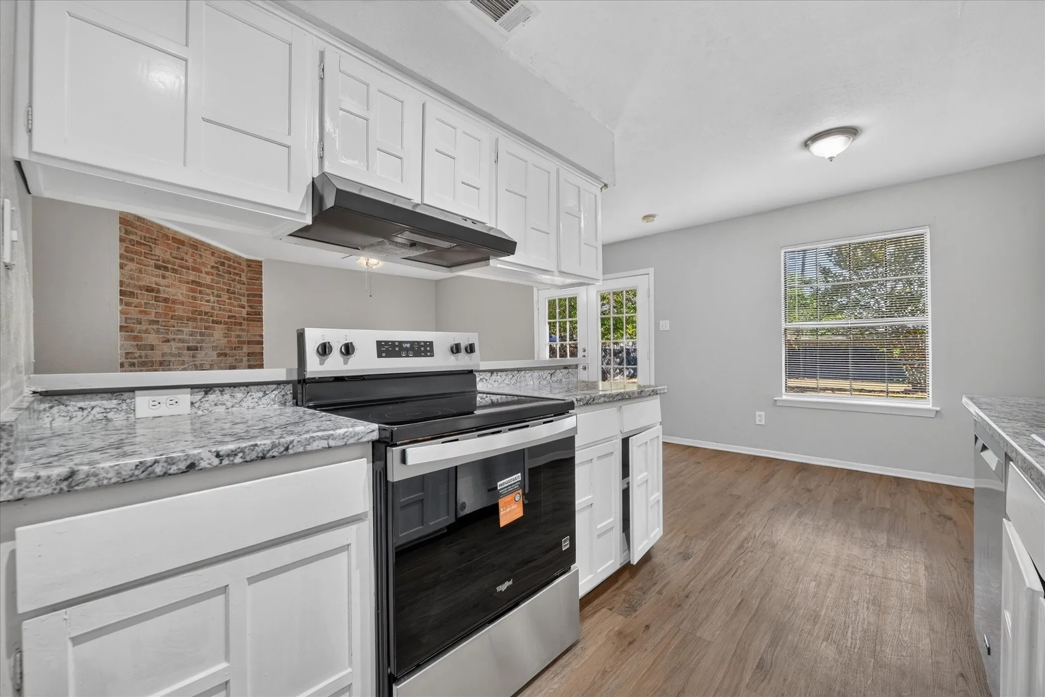 Single Family Residence For Rent in Tarrant County , 7012 Lincolnshire Lane, North Richland Hills, Texas 76182, 3 Bedroom, 2 Bathroom, 1 Garage spaces, 1,268 Sqft, built in 1978, mls#21399272, Real Estate Agent in North Richland Hills, Homes For Rent in Tarrant county, Homes For Rent in North Richland Hills, Realtor in North Richland Hills Texas, Real Estate Brokerage Independent Realty Texas, Luminita Cordes Realtor