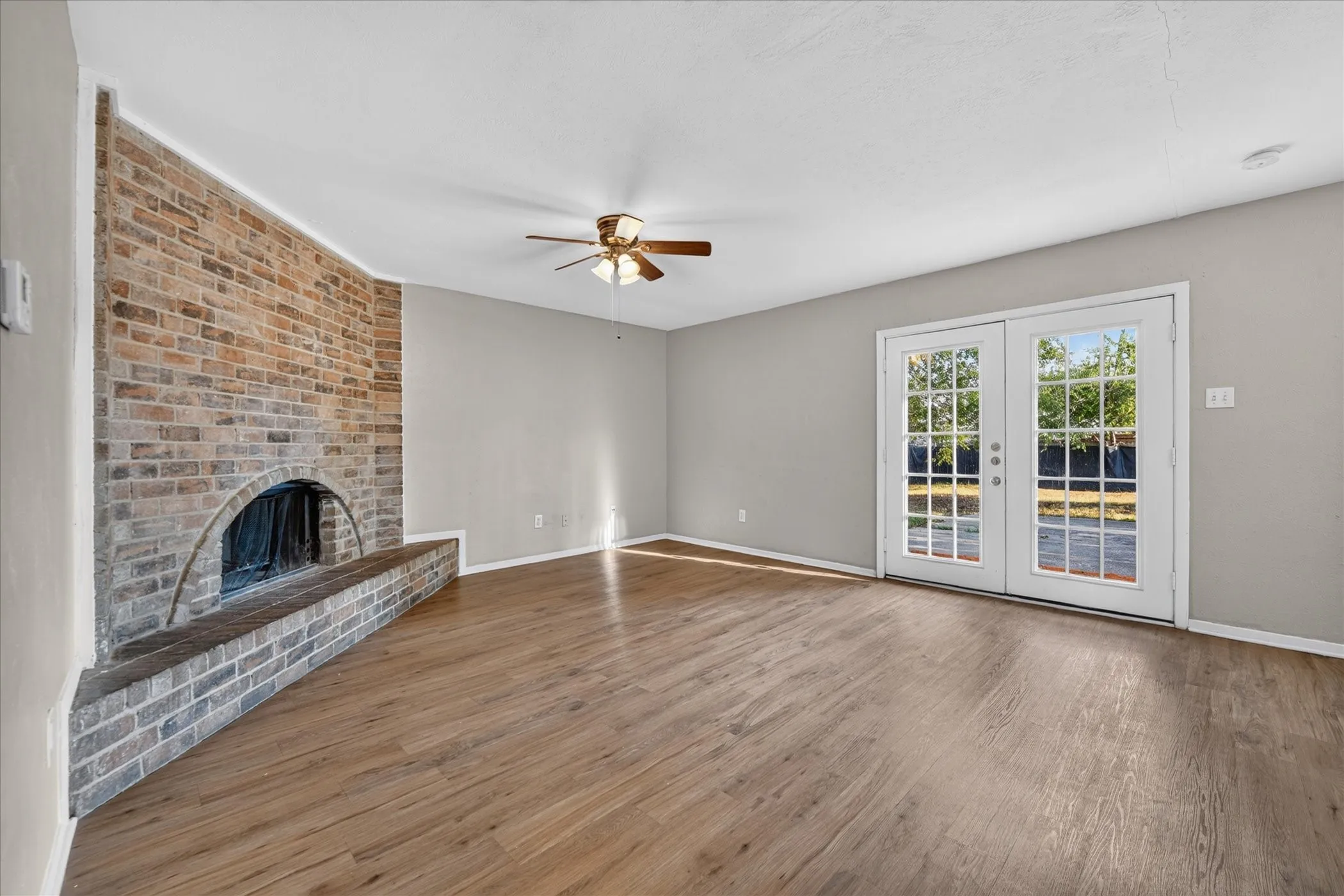 Single Family Residence For Rent in Tarrant County , 7012 Lincolnshire Lane, North Richland Hills, Texas 76182, 3 Bedroom, 2 Bathroom, 1 Garage spaces, 1,268 Sqft, built in 1978, mls#21399272, Real Estate Agent in North Richland Hills, Homes For Rent in Tarrant county, Homes For Rent in North Richland Hills, Realtor in North Richland Hills Texas, Real Estate Brokerage Independent Realty Texas, Luminita Cordes Realtor