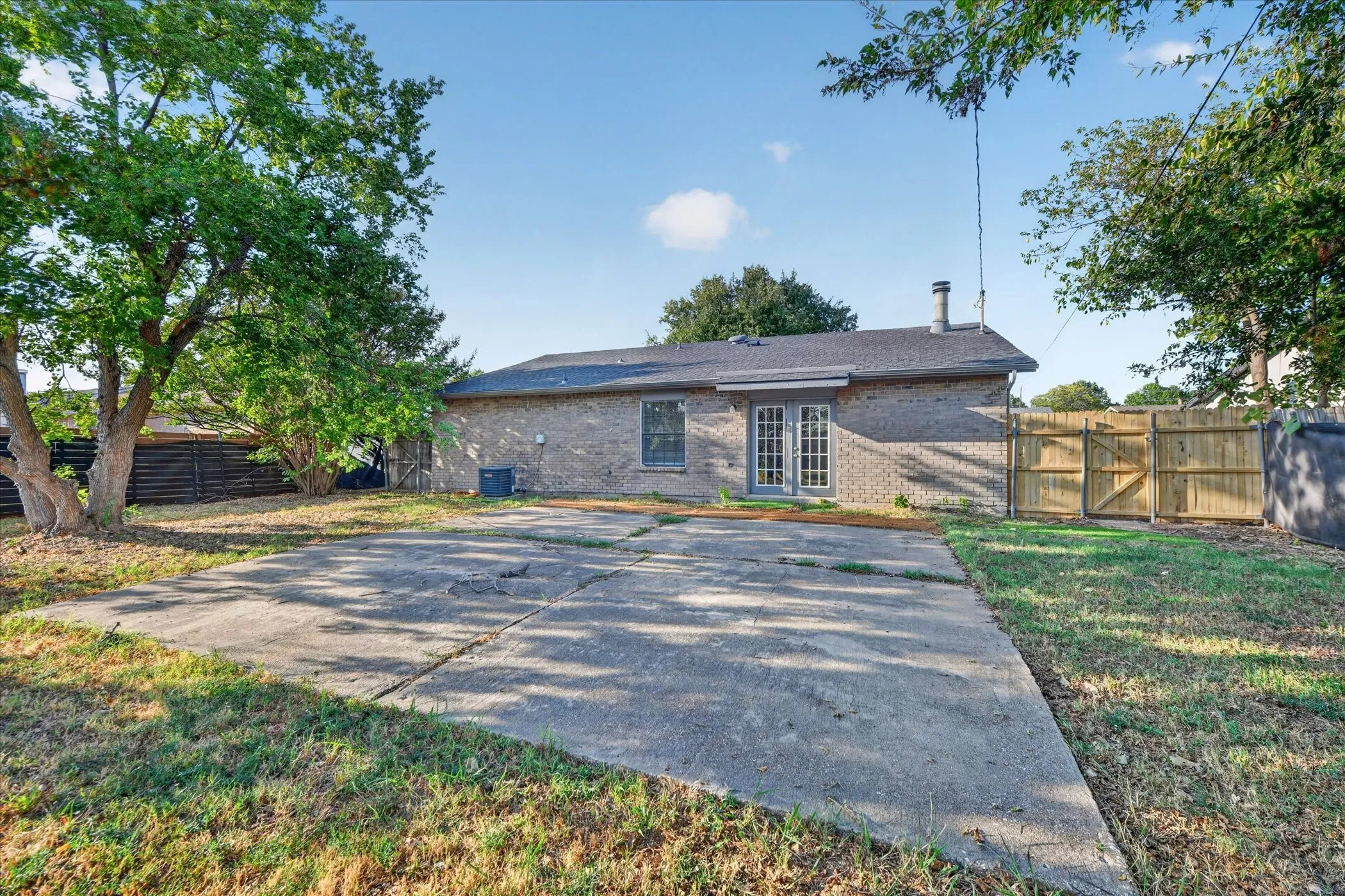 Single Family Residence For Rent in Tarrant County , 7012 Lincolnshire Lane, North Richland Hills, Texas 76182, 3 Bedroom, 2 Bathroom, 1 Garage spaces, 1,268 Sqft, built in 1978, mls#21399272, Real Estate Agent in North Richland Hills, Homes For Rent in Tarrant county, Homes For Rent in North Richland Hills, Realtor in North Richland Hills Texas, Real Estate Brokerage Independent Realty Texas, Luminita Cordes Realtor