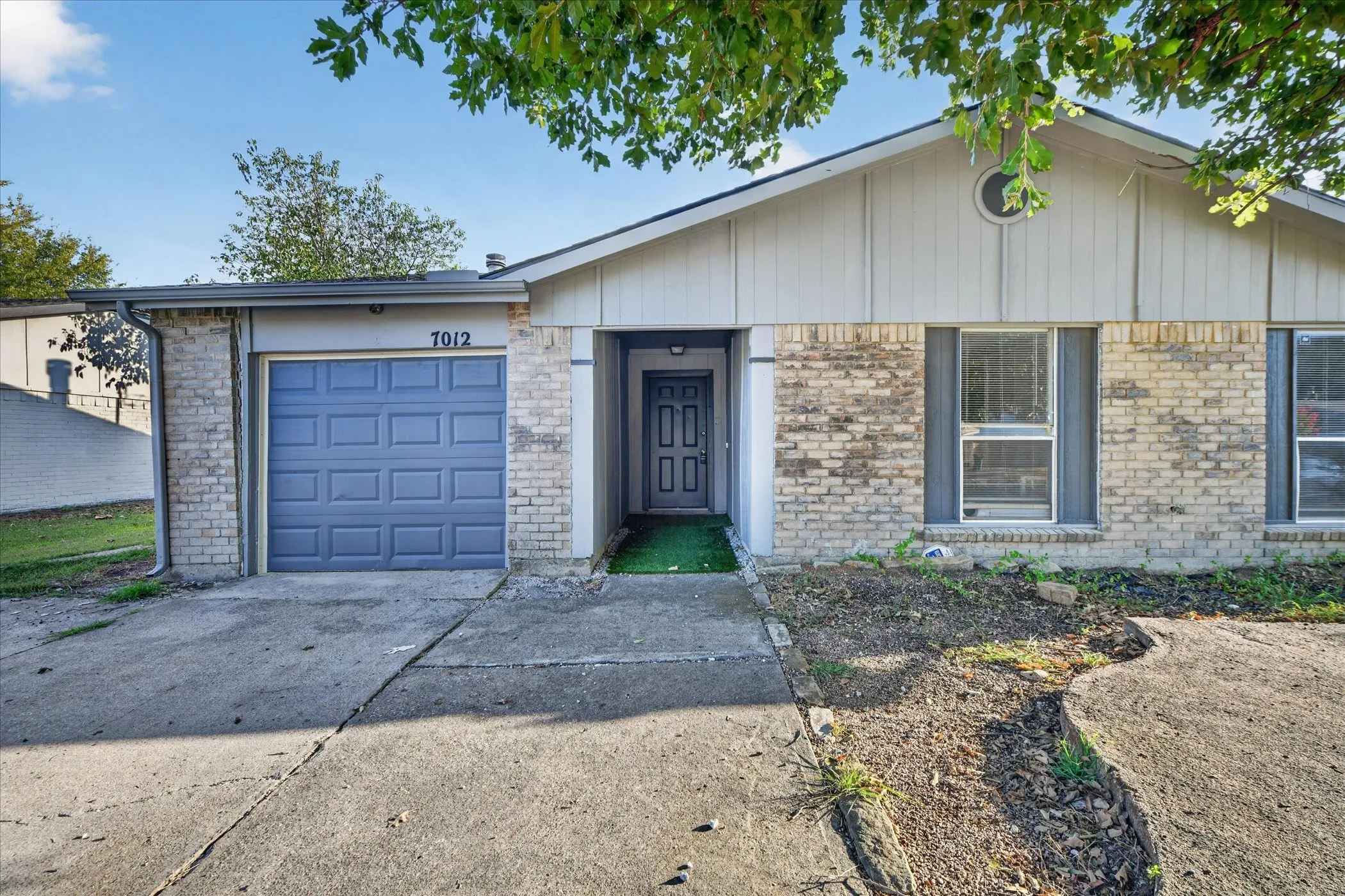 Single Family Residence For Rent in Tarrant County , 7012 Lincolnshire Lane, North Richland Hills, Texas 76182, 3 Bedroom, 2 Bathroom, 1 Garage spaces, 1,268 Sqft, built in 1978, mls#21399272, Real Estate Agent in North Richland Hills, Homes For Rent in Tarrant county, Homes For Rent in North Richland Hills, Realtor in North Richland Hills Texas, Real Estate Brokerage Independent Realty Texas, Luminita Cordes Realtor