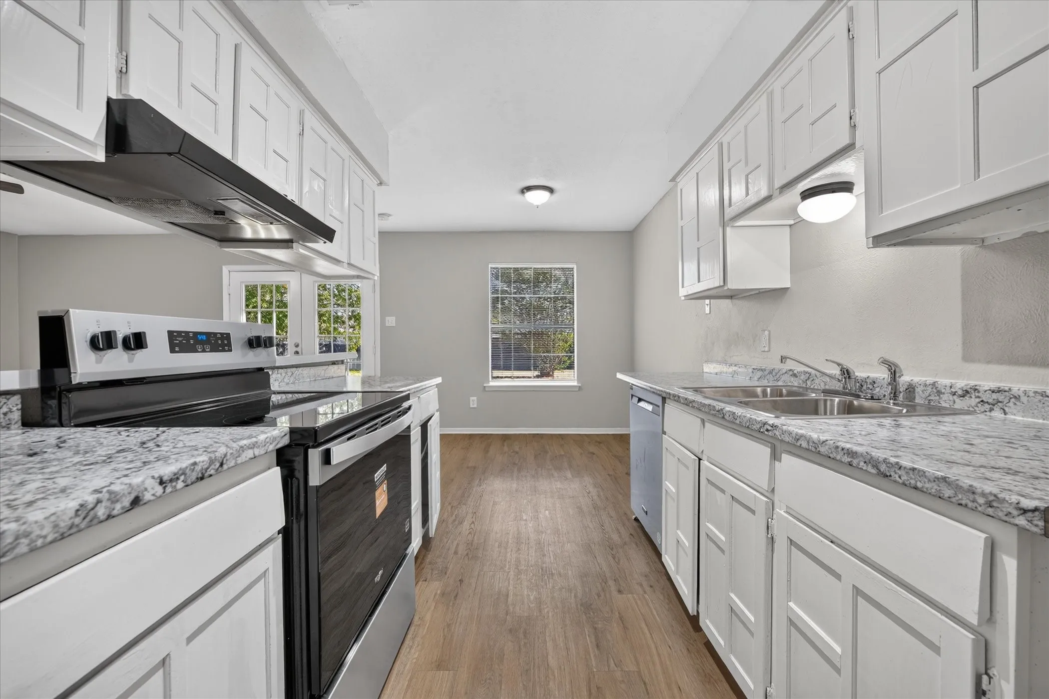 Single Family Residence For Rent in Tarrant County , 7012 Lincolnshire Lane, North Richland Hills, Texas 76182, 3 Bedroom, 2 Bathroom, 1 Garage spaces, 1,268 Sqft, built in 1978, mls#21399272, Real Estate Agent in North Richland Hills, Homes For Rent in Tarrant county, Homes For Rent in North Richland Hills, Realtor in North Richland Hills Texas, Real Estate Brokerage Independent Realty Texas, Luminita Cordes Realtor