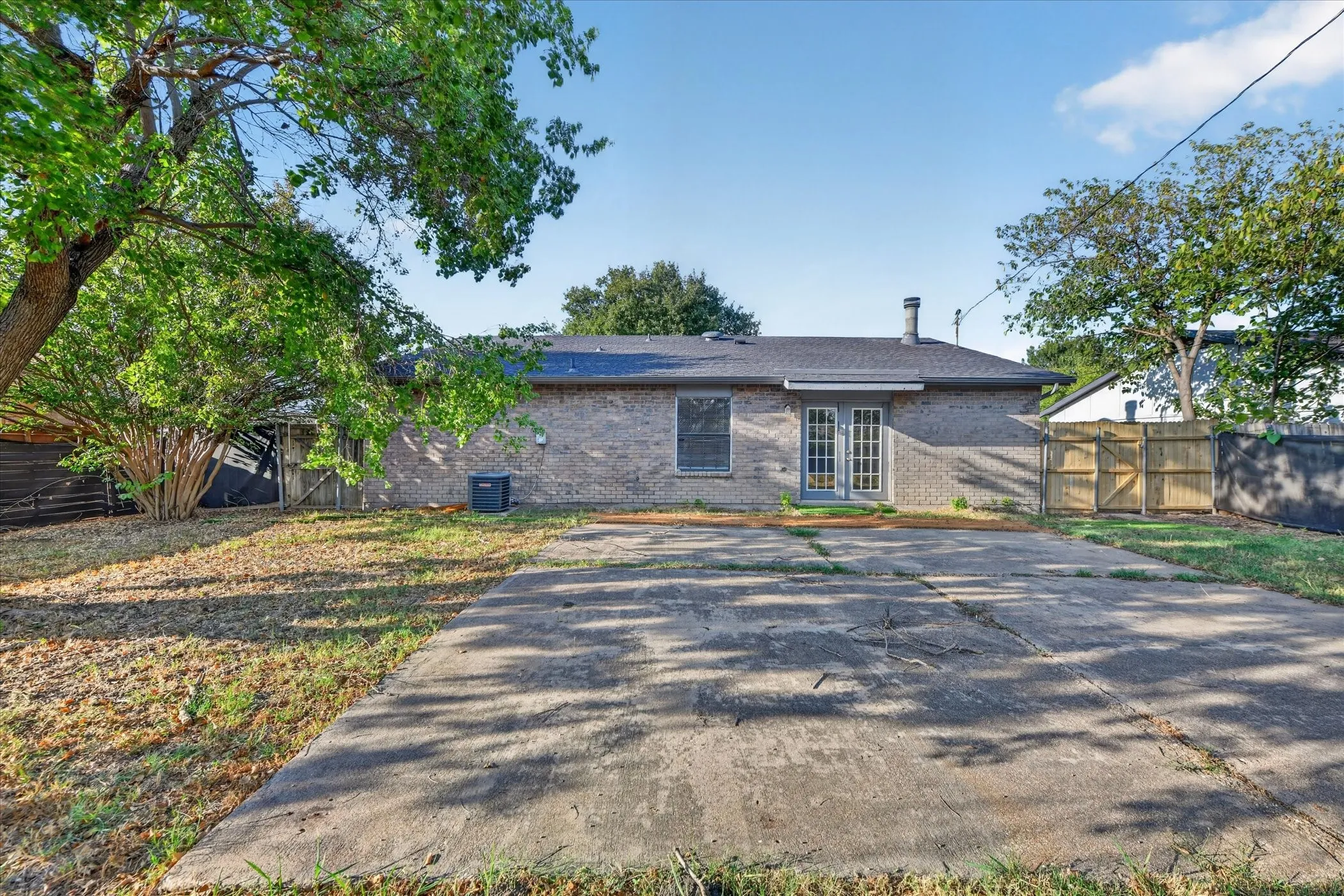 Single Family Residence For Rent in Tarrant County , 7012 Lincolnshire Lane, North Richland Hills, Texas 76182, 3 Bedroom, 2 Bathroom, 1 Garage spaces, 1,268 Sqft, built in 1978, mls#21399272, Real Estate Agent in North Richland Hills, Homes For Rent in Tarrant county, Homes For Rent in North Richland Hills, Realtor in North Richland Hills Texas, Real Estate Brokerage Independent Realty Texas, Luminita Cordes Realtor